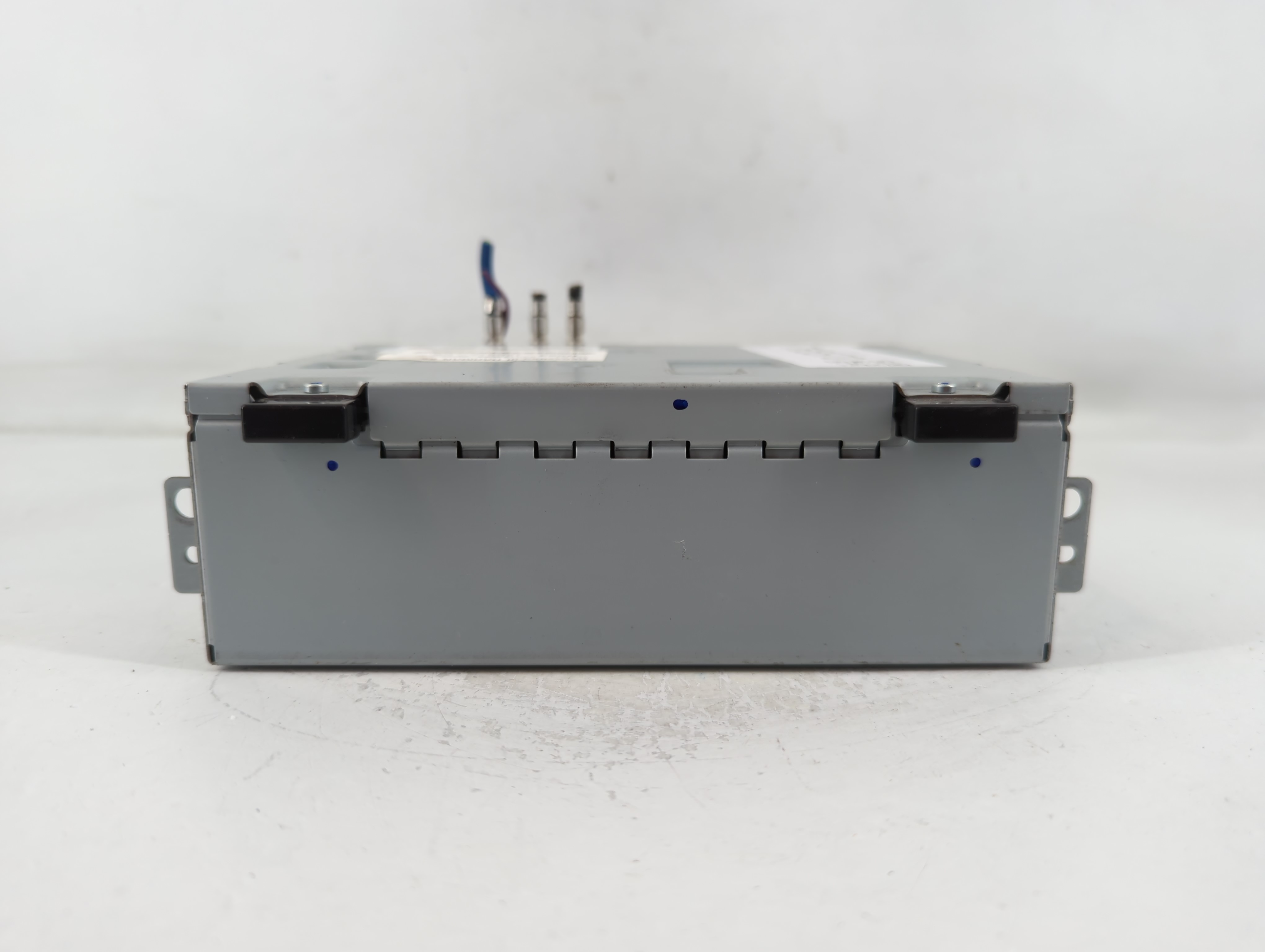 2017-2018 Jaguar Xe Am Fm Cd Player Radio Receiver 765570 - Oemusedautoparts1.com