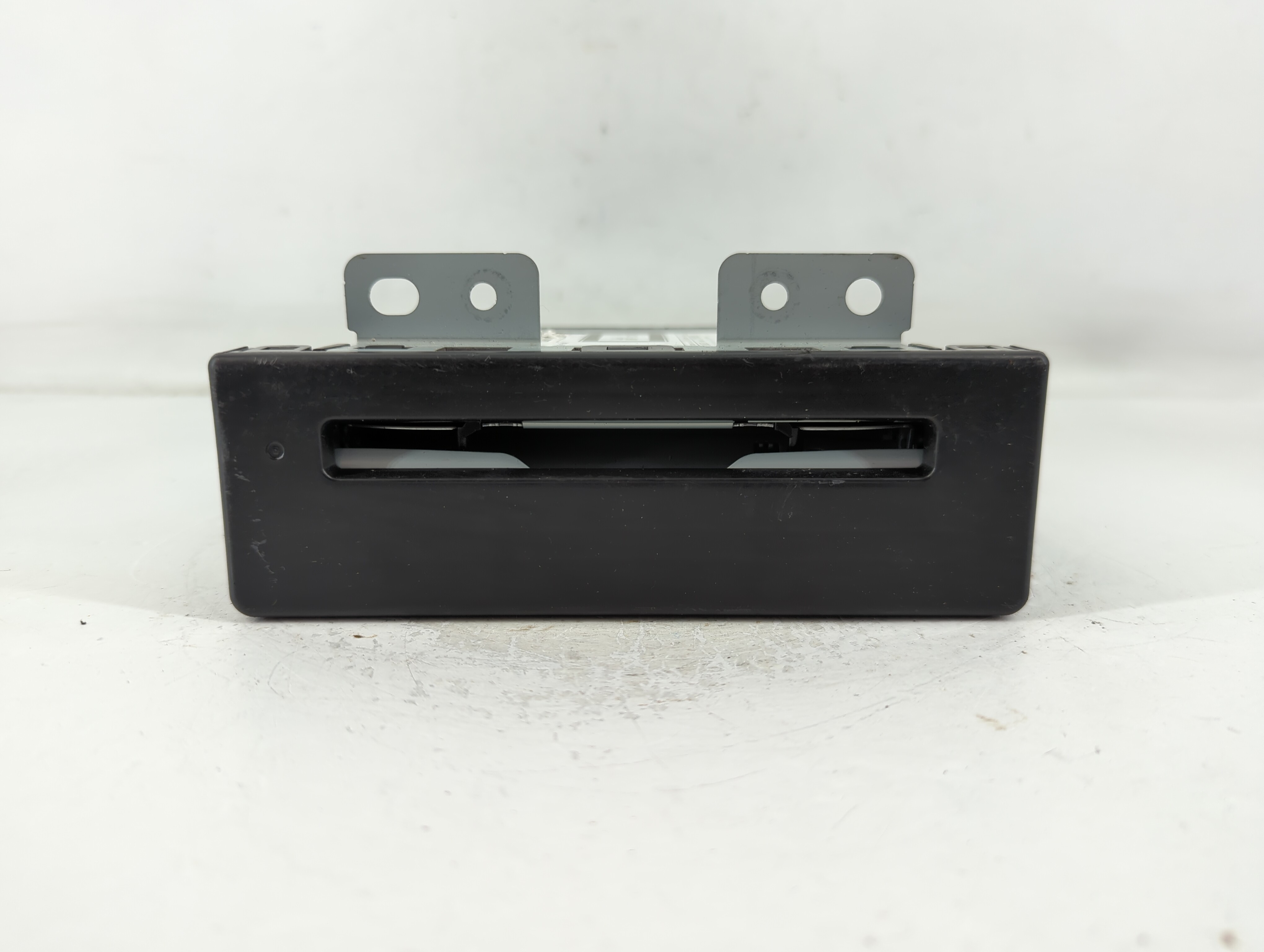 2016-2017 Buick Regal Am Fm Cd Player Radio Receiver 765805 - Oemusedautoparts1.com