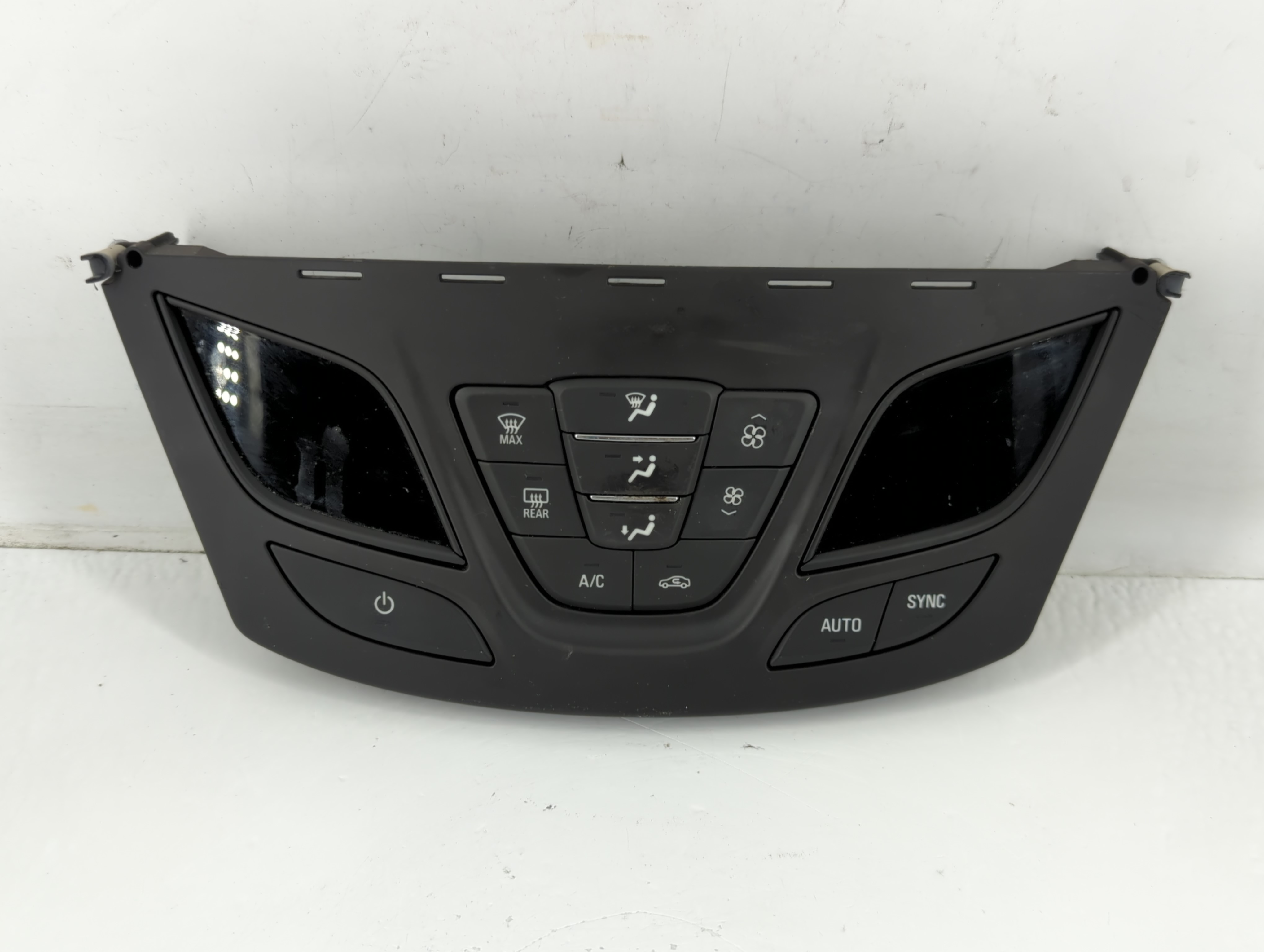 2016-2020 Buick Envision Ac Heater Climate Control 84443701 766385 - Oemusedautoparts1.com