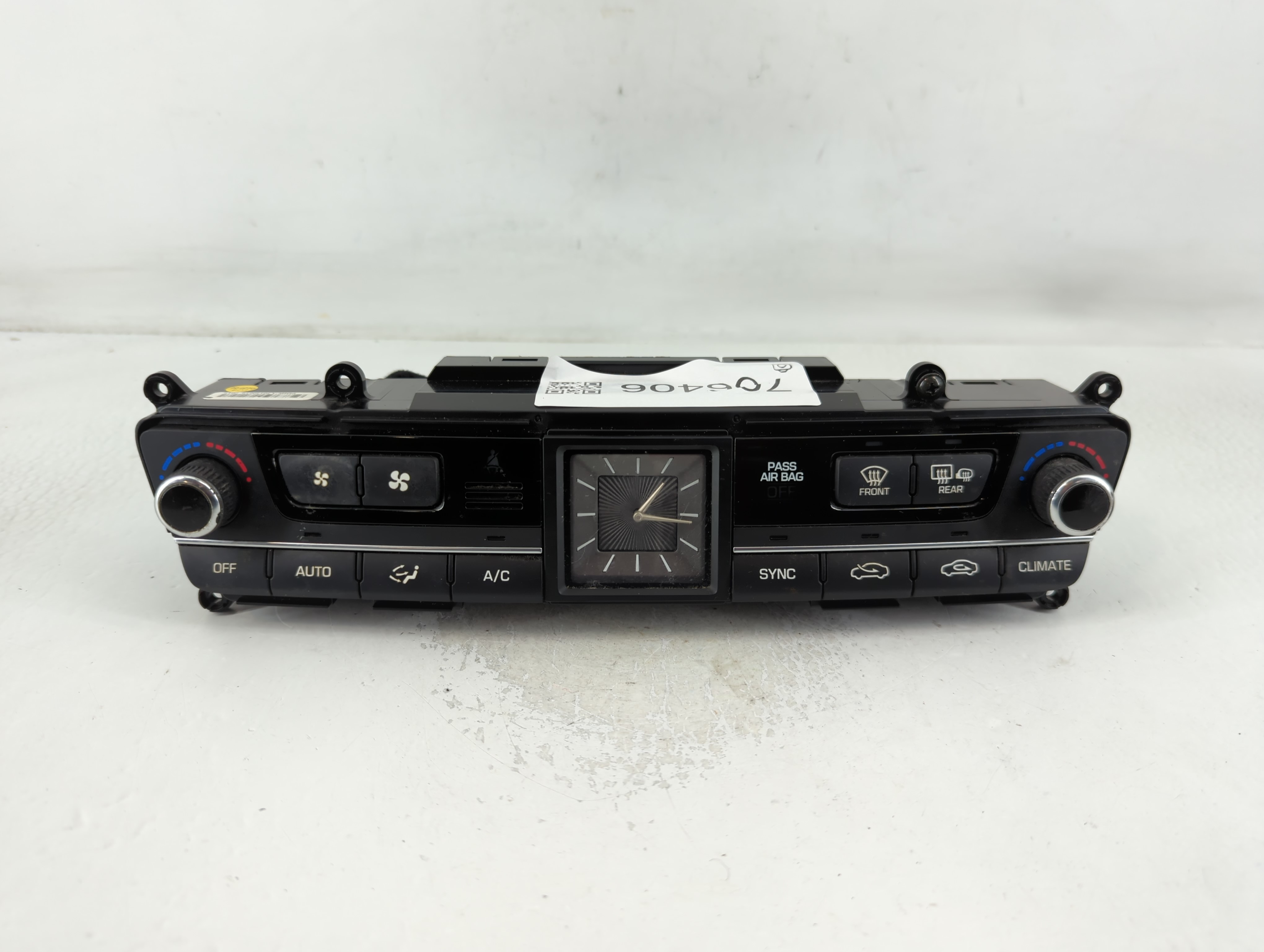 2015-2016 Hyundai Genesis Ac Heater Climate Control 97250-b1120 766406 - Oemusedautoparts1.com
