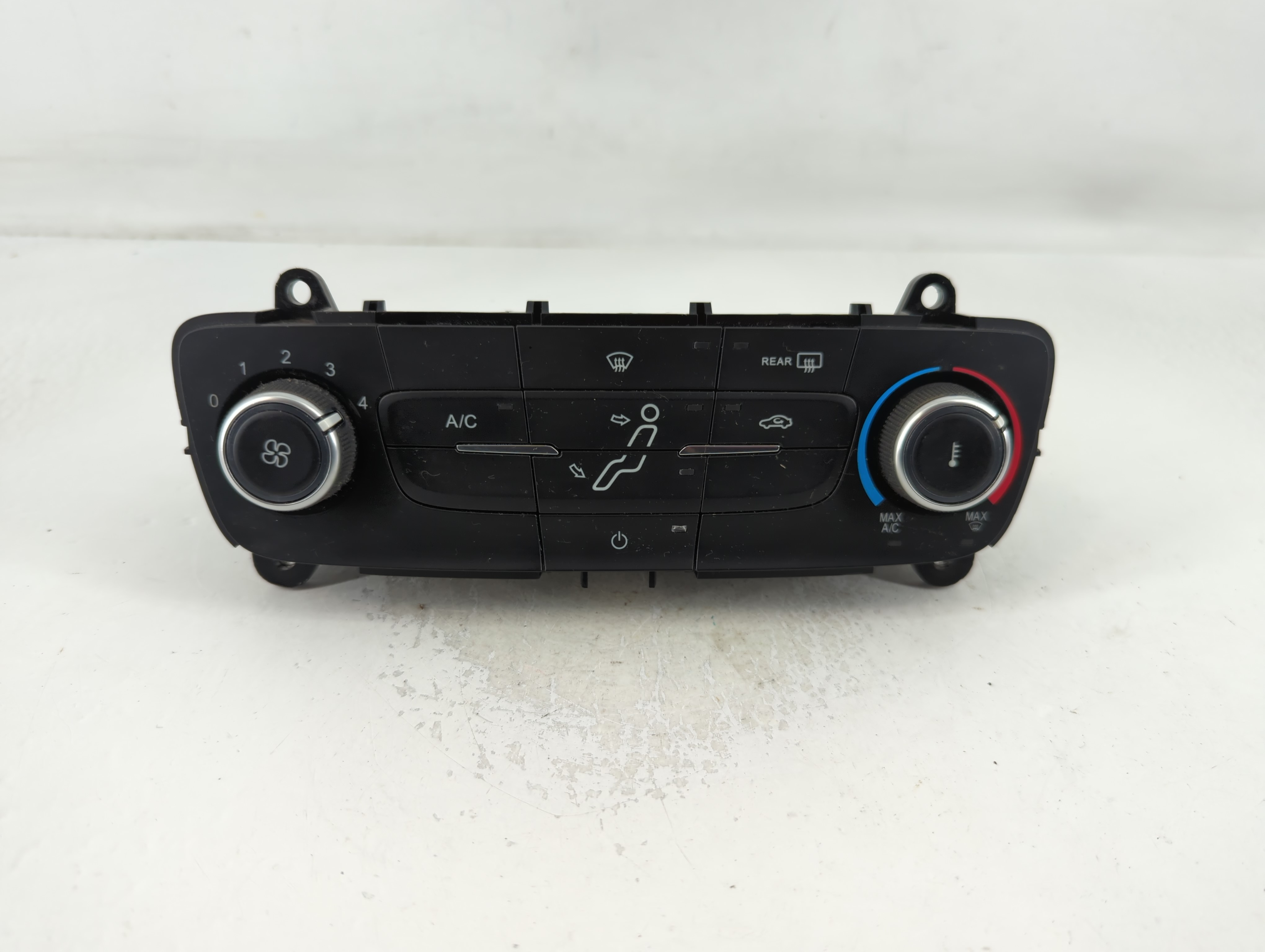 2015-2018 Ford Focus Ac Heater Climate Control F1et-19980-jj 766637 - Oemusedautoparts1.com