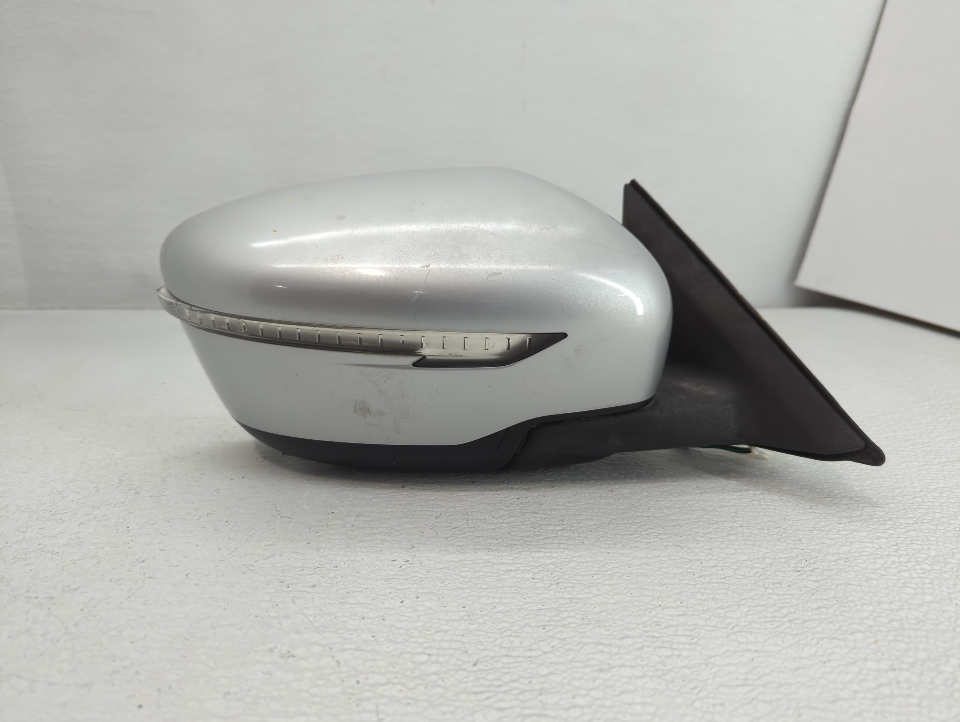 2017-2020 Nissan Rogue Passenger Right Side View Power Door Mirror Silver 767396 - Oemusedautoparts1.com