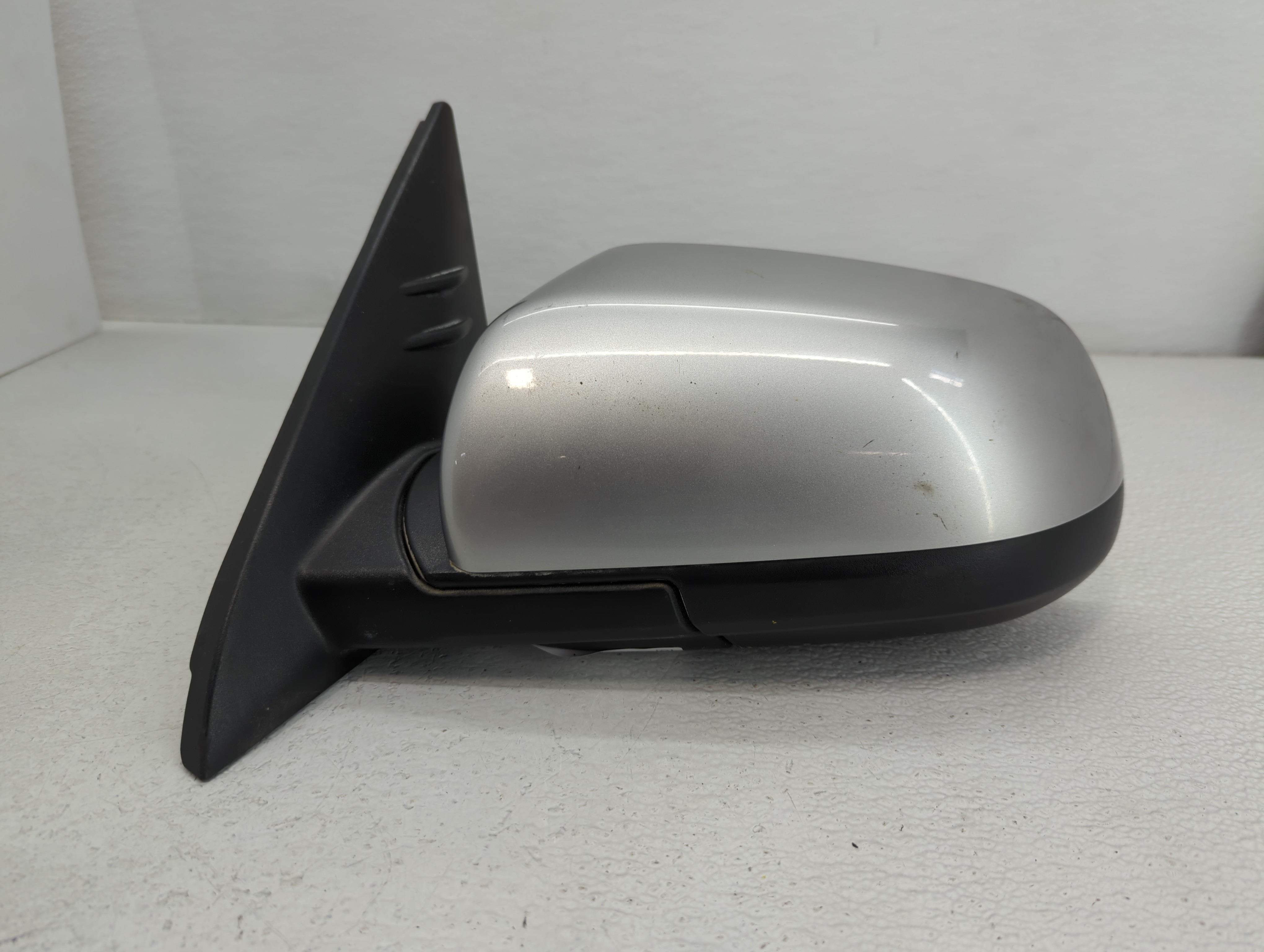 2020-2020 Hyundai Venue Driver Left Side View Power Door Mirror Silver 767527 - Oemusedautoparts1.com