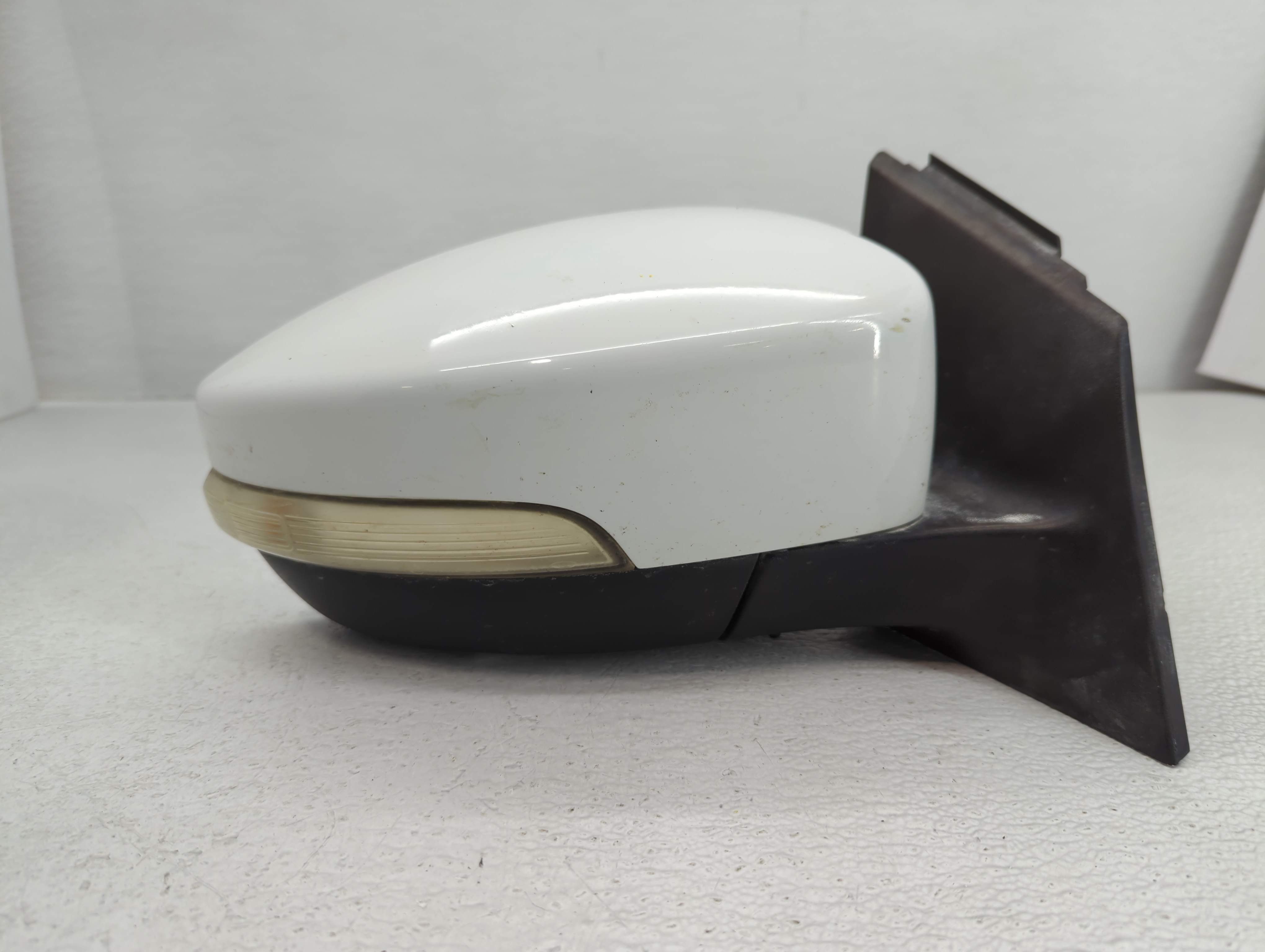 2012-2014 Ford Focus Passenger Right Side View Power Door Mirror White 767528 - Oemusedautoparts1.com