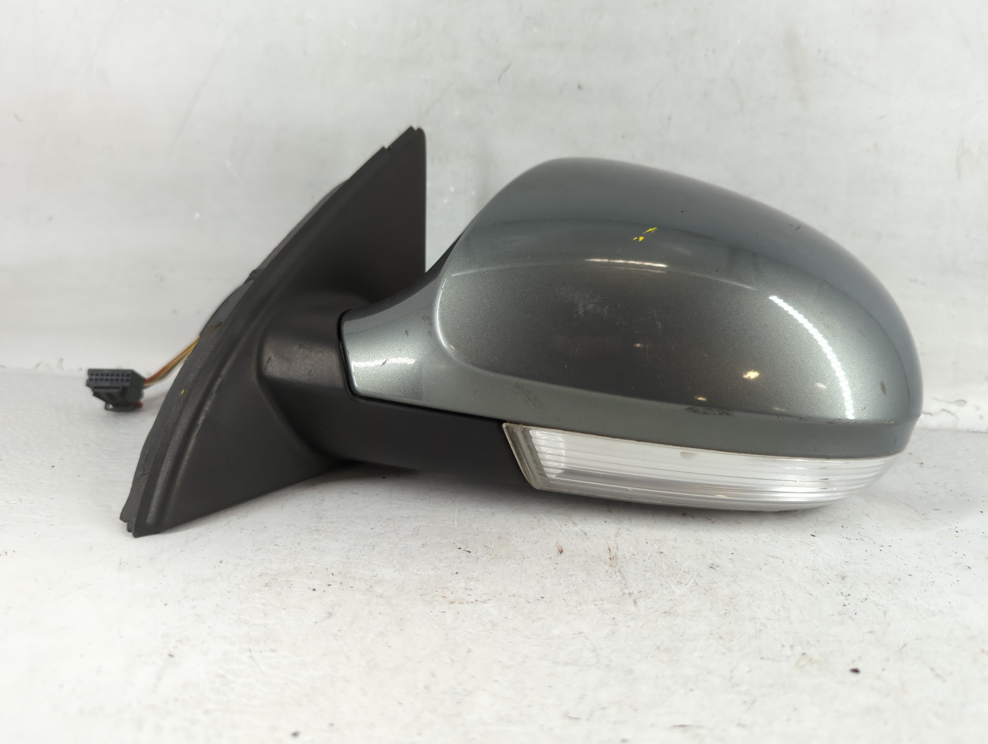 2006-2010 Volkswagen Passat Driver Left Side View Power Door Mirror Grey 768124 - Oemusedautoparts1.com