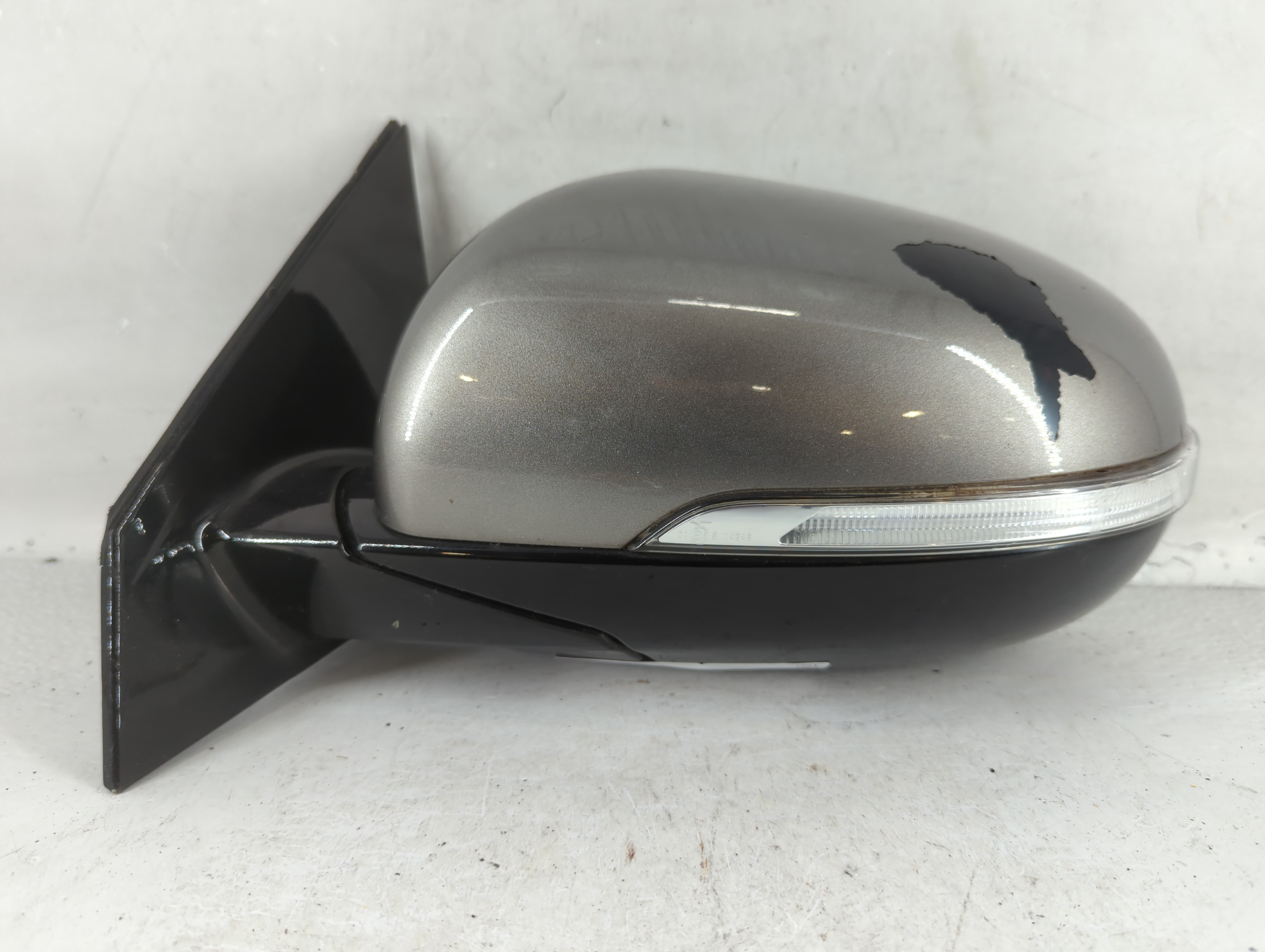 2016-2020 Kia Sorento Driver Left Side View Power Door Mirror Grey 768131 - Oemusedautoparts1.com