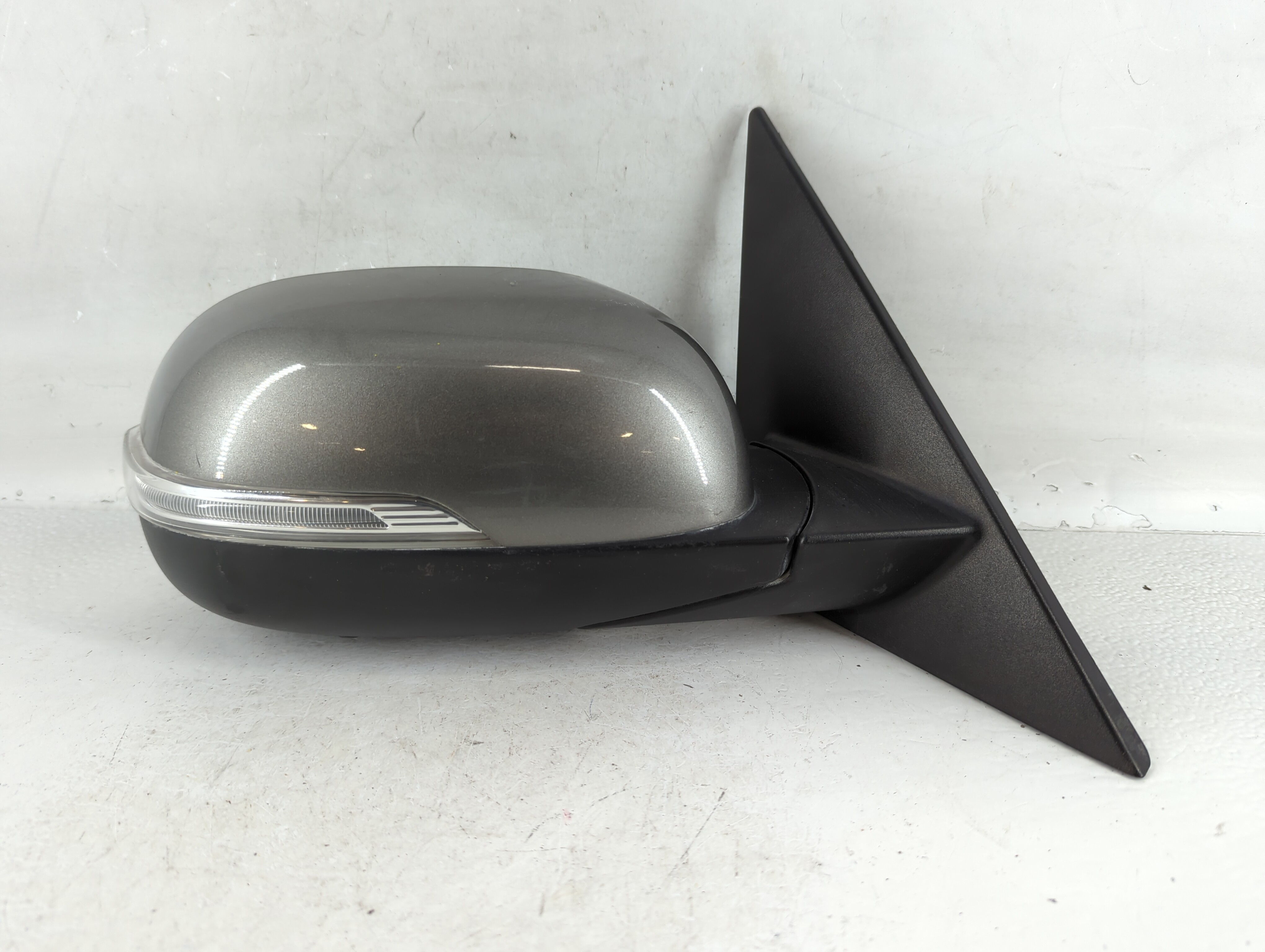 2014-2019 Kia Soul Passenger Right Side View Power Door Mirror Grey 768196 - Oemusedautoparts1.com