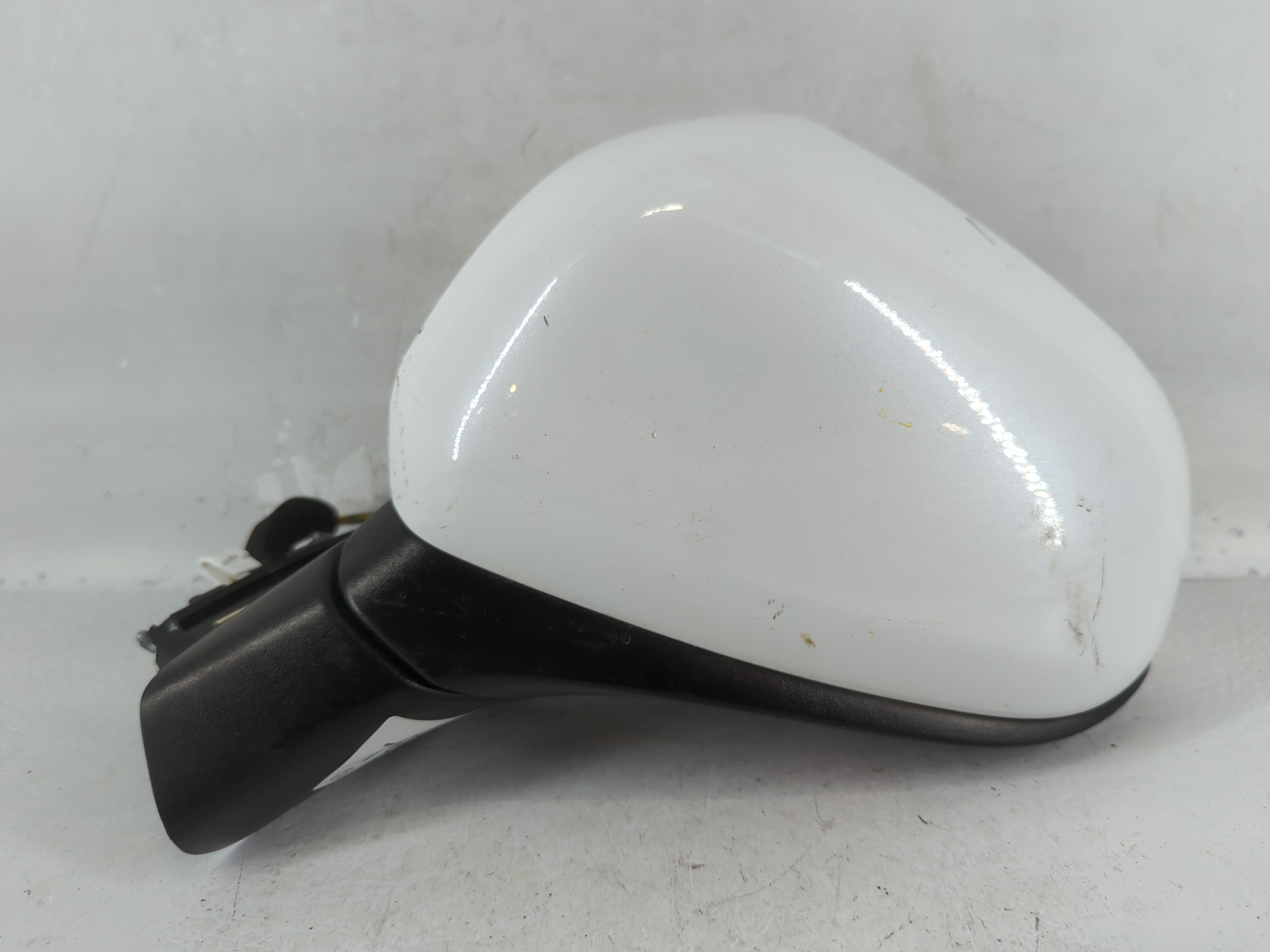 2019-2019 Hyundai Santa Fe Driver Left Side View Power Door Mirror White 768228 - Oemusedautoparts1.com