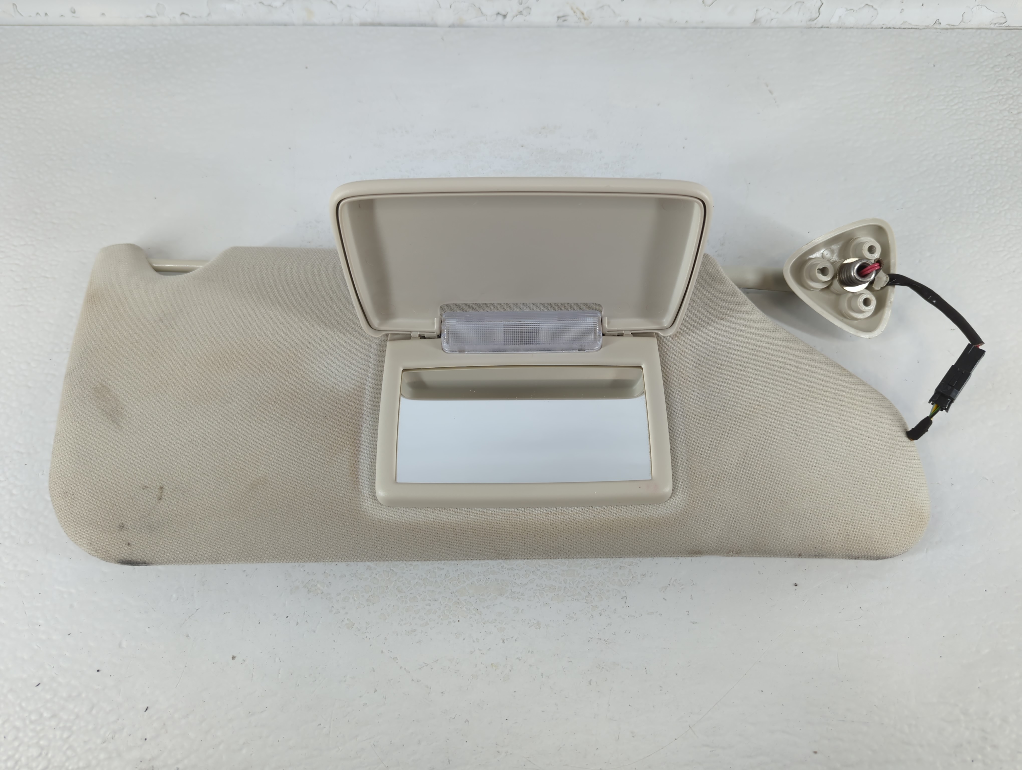 2008-2010 Chrysler 300 Passenger Sun Visor Mirror Right Sunvisor Beige 768282 - Oemusedautoparts1.com