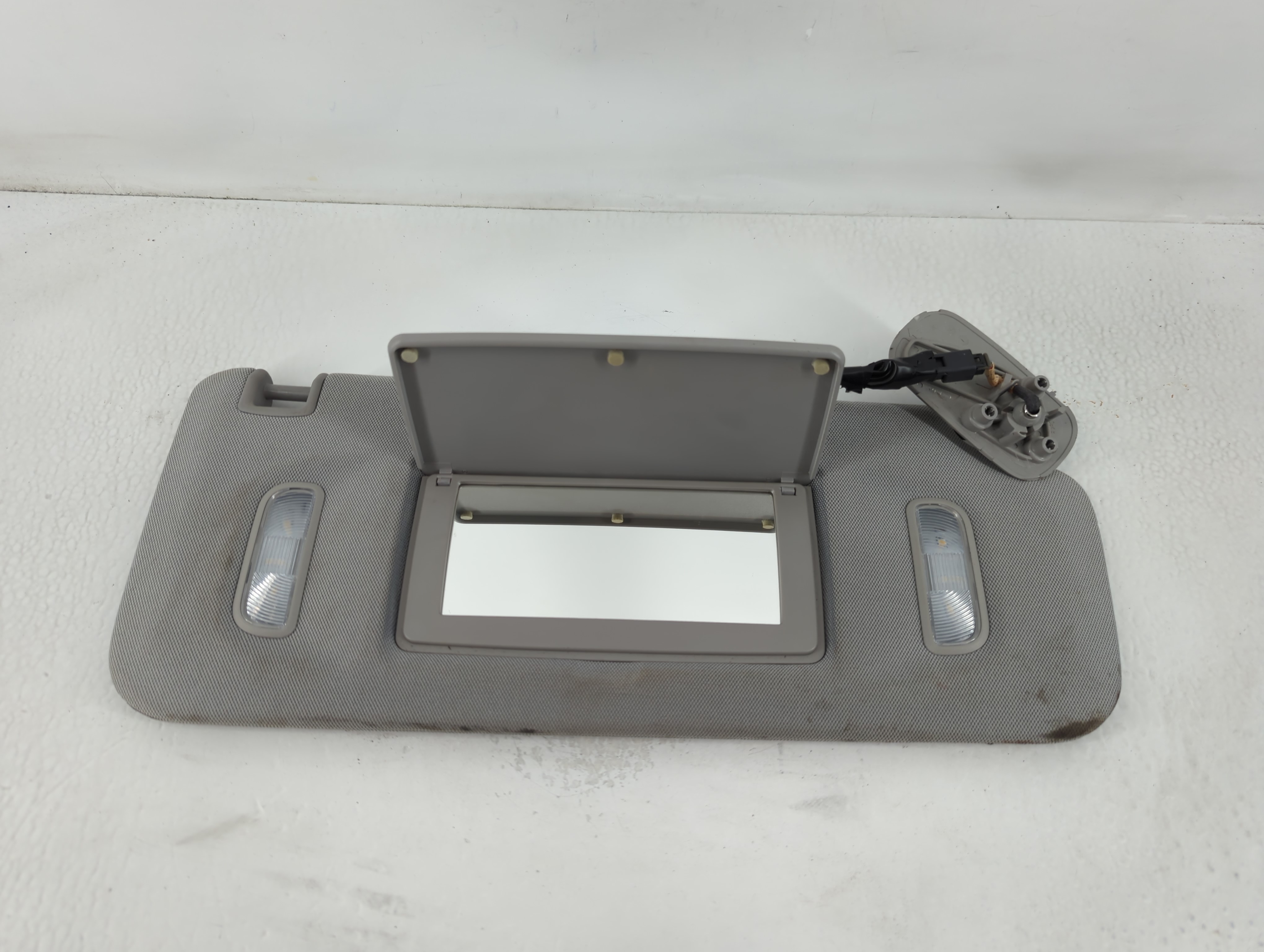 Picture of Gmc Yukon Xl 1500 Passenger Sun Visor Mirror Right Sunvisor Grey 768572