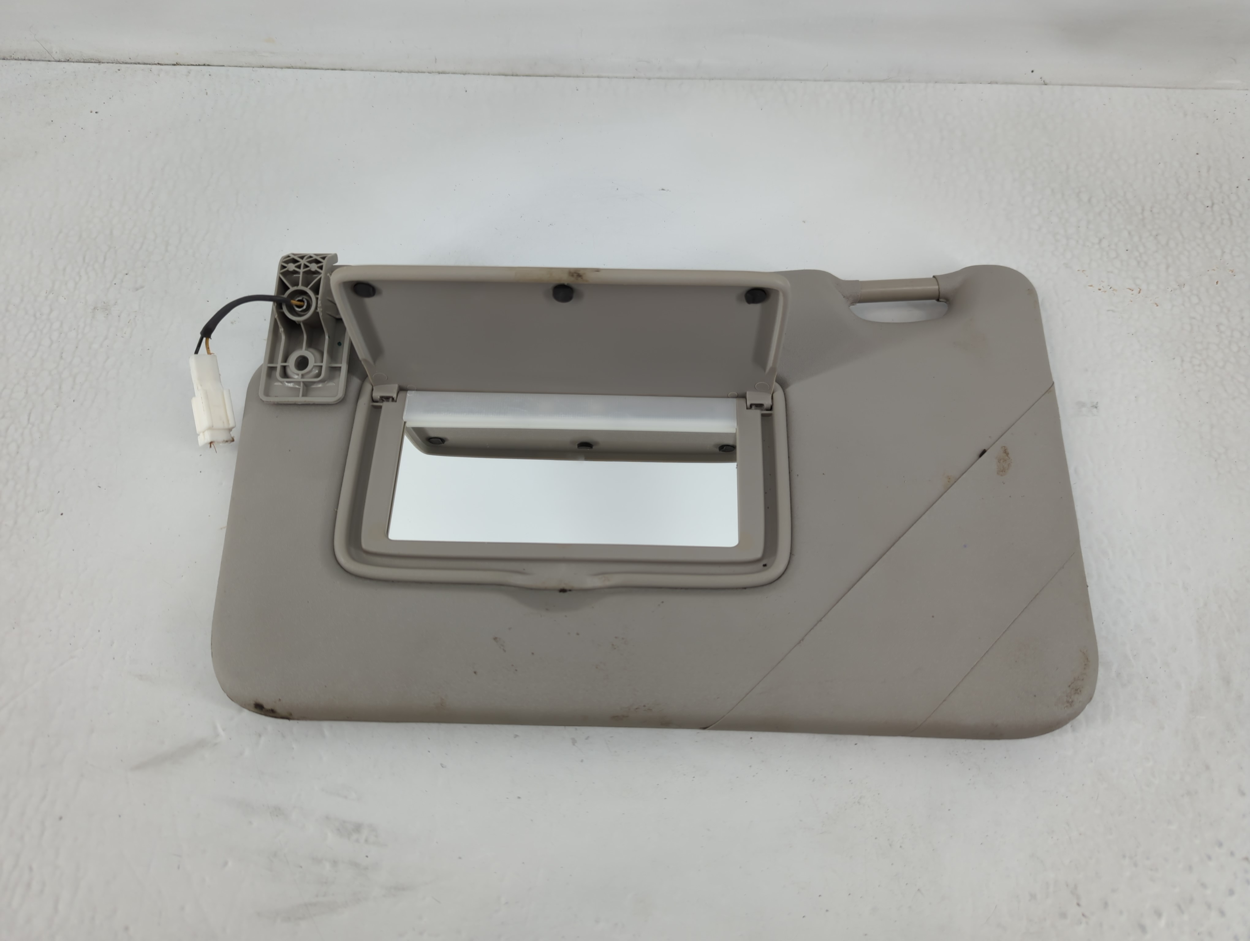 2018-2021 Nissan Kicks Passenger Sun Visor Mirror Right Sunvisor Grey 768574 - Oemusedautoparts1.com