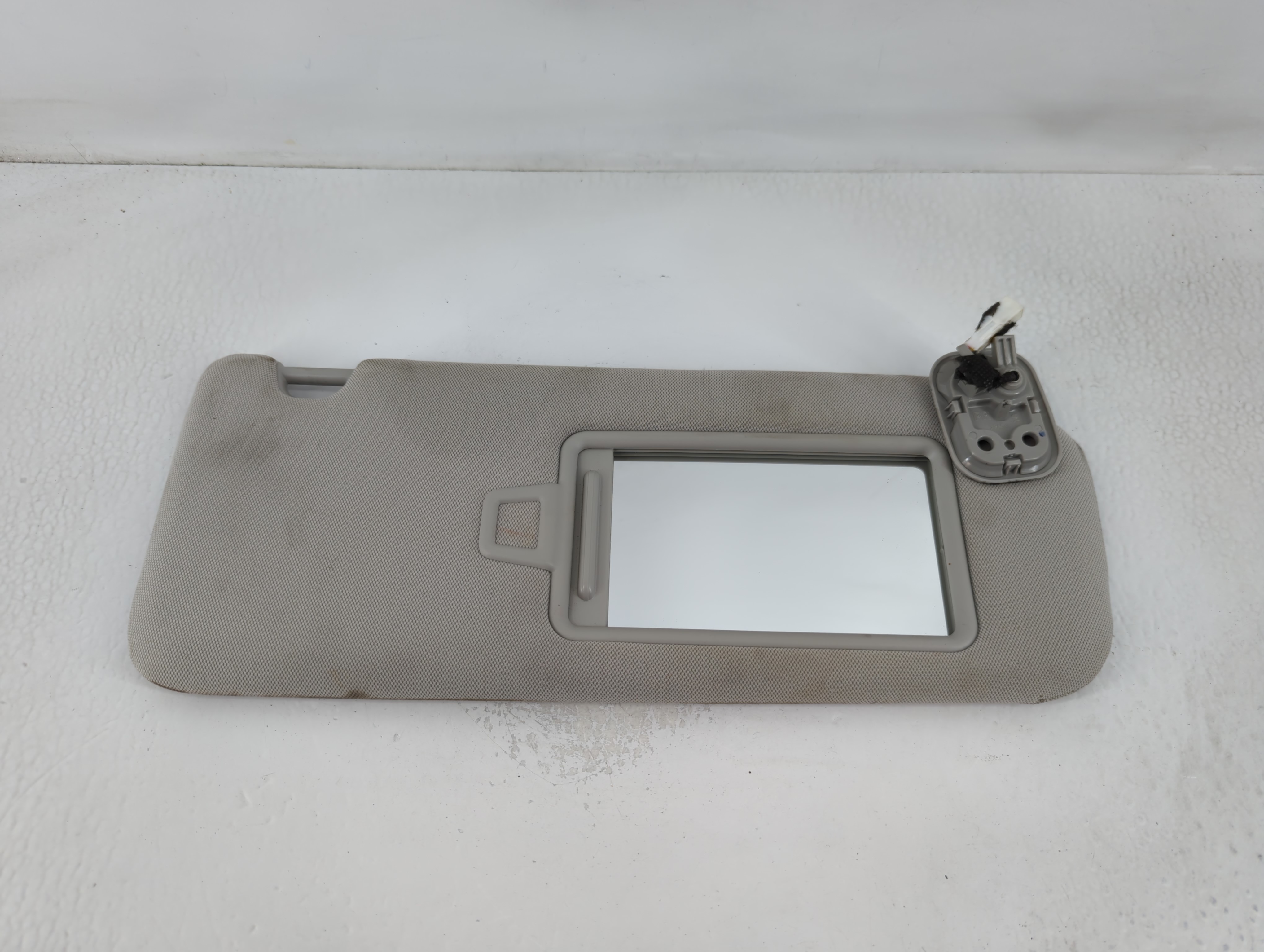 2017-2019 Kia Cadenza Driver Sun Visor Mirror Left Sunvisor Grey 768581 - Oemusedautoparts1.com
