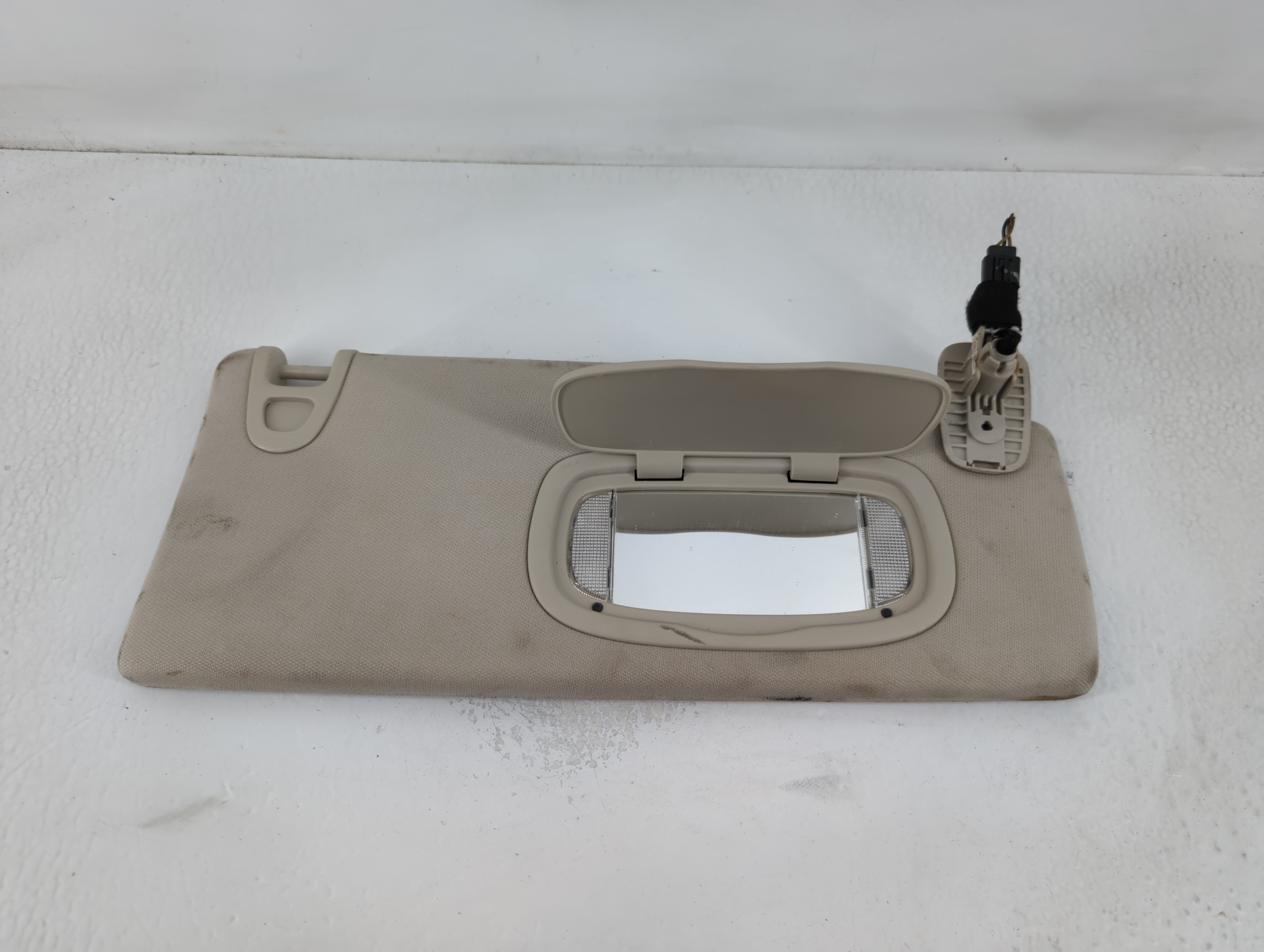 2014-2018 Jeep Cherokee Driver Sun Visor Mirror Left Sunvisor Grey 768597 - Oemusedautoparts1.com