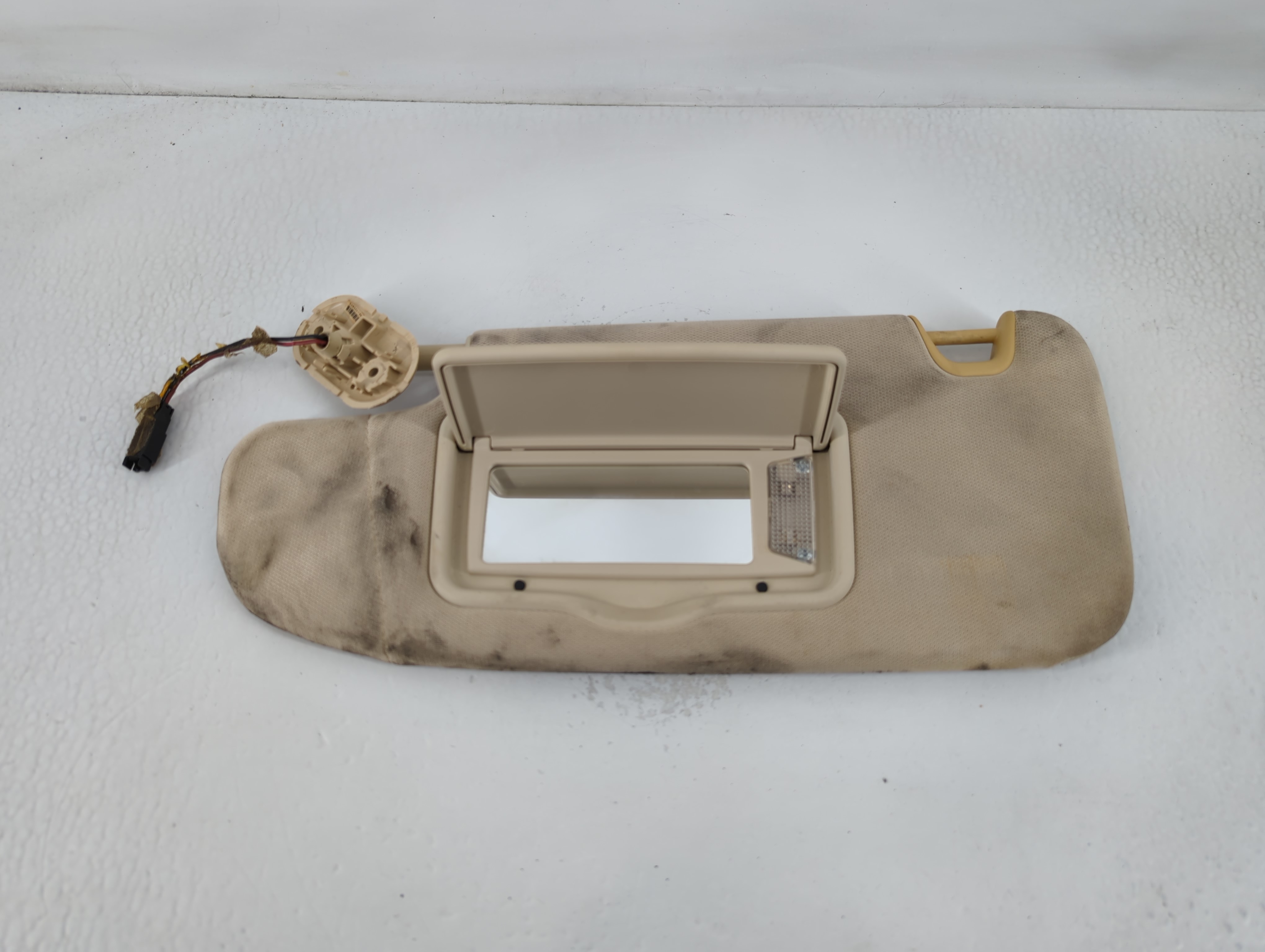 2010-2012 Ford Fusion Driver Sun Visor Mirror Left Sunvisor Beige 768599 - Oemusedautoparts1.com