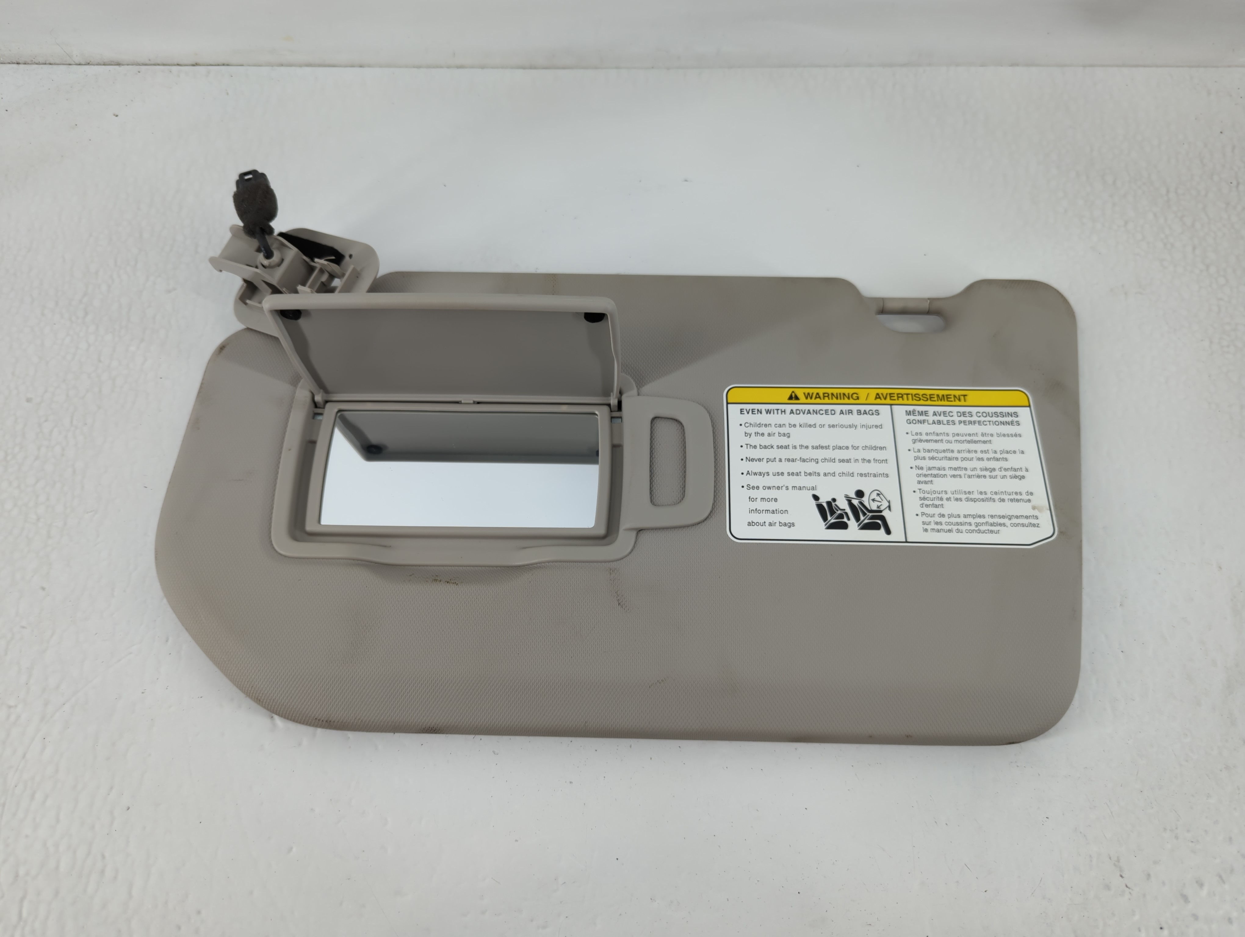 2021-2022 Nissan Rogue Driver Sun Visor Mirror Left Sunvisor Grey 768600 - Oemusedautoparts1.com