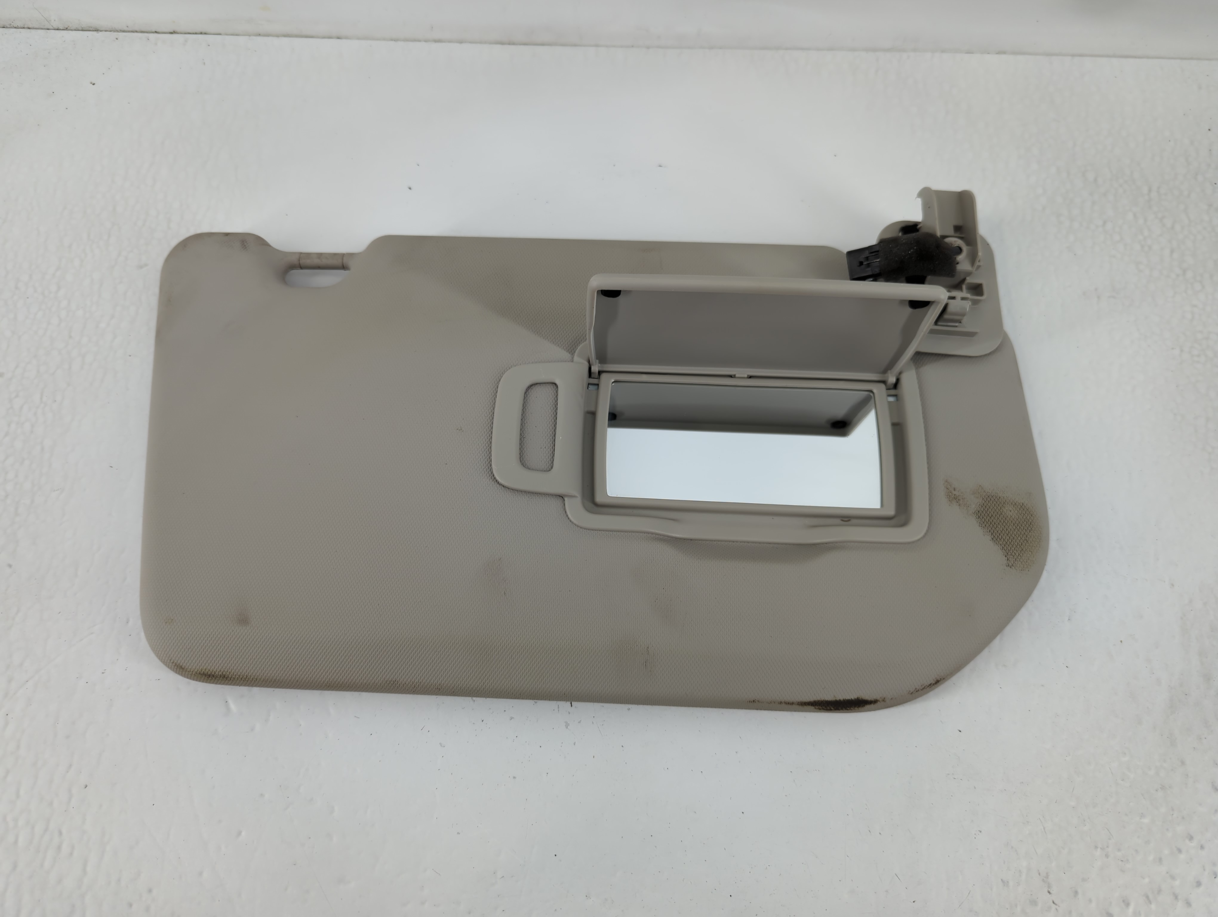 2021-2022 Nissan Rogue Passenger Sun Visor Mirror Right Sunvisor Grey 768601 - Oemusedautoparts1.com