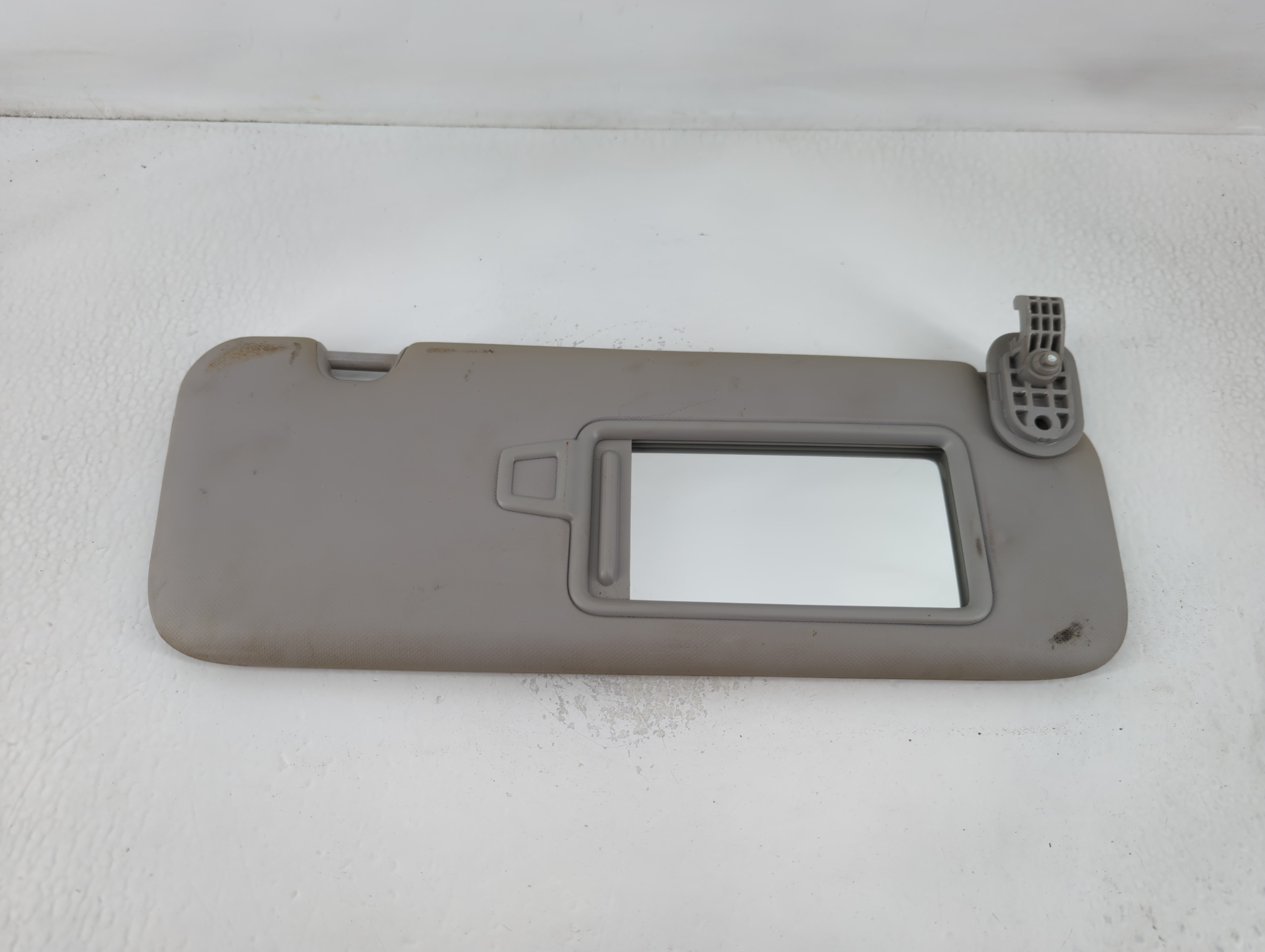 2017-2020 Hyundai Elantra Passenger Sun Visor Mirror Right Sunvisor Grey 768612 - Oemusedautoparts1.com