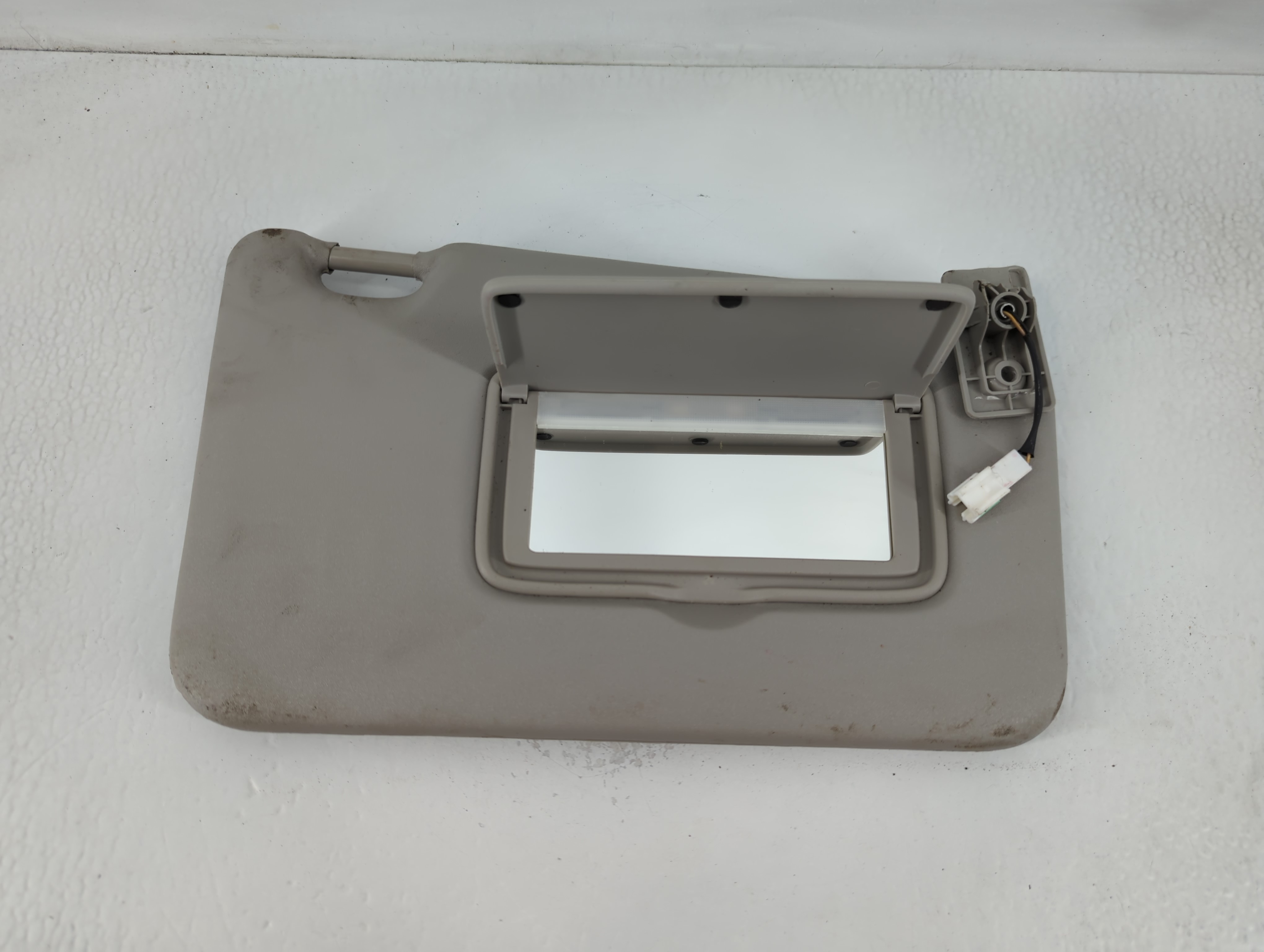 2018-2021 Nissan Kicks Passenger Sun Visor Mirror Right Sunvisor Grey 768613 - Oemusedautoparts1.com