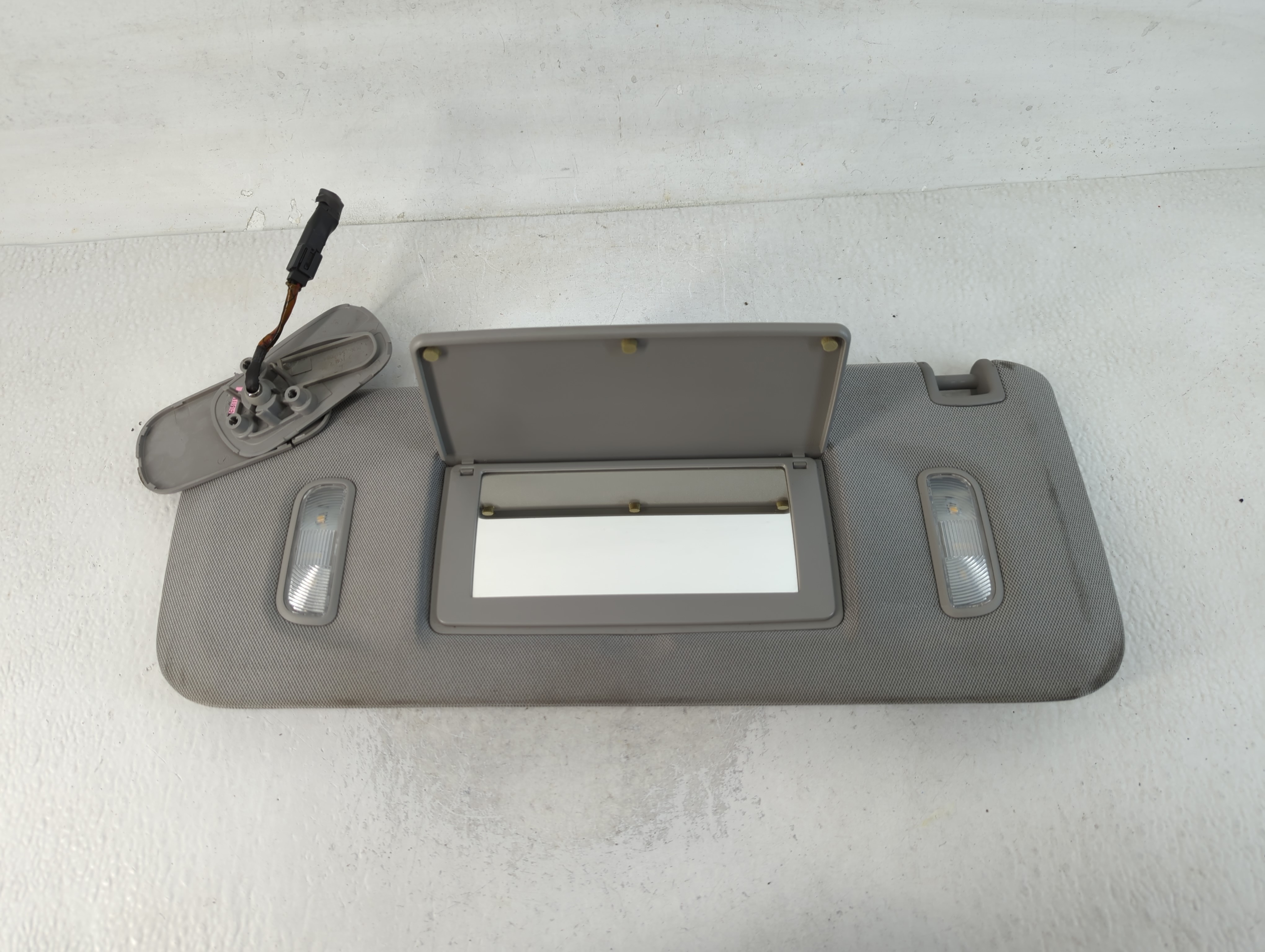 2016-2018 Hyundai Tucson Driver Sun Visor Mirror Left Sunvisor Grey 768626 - Oemusedautoparts1.com