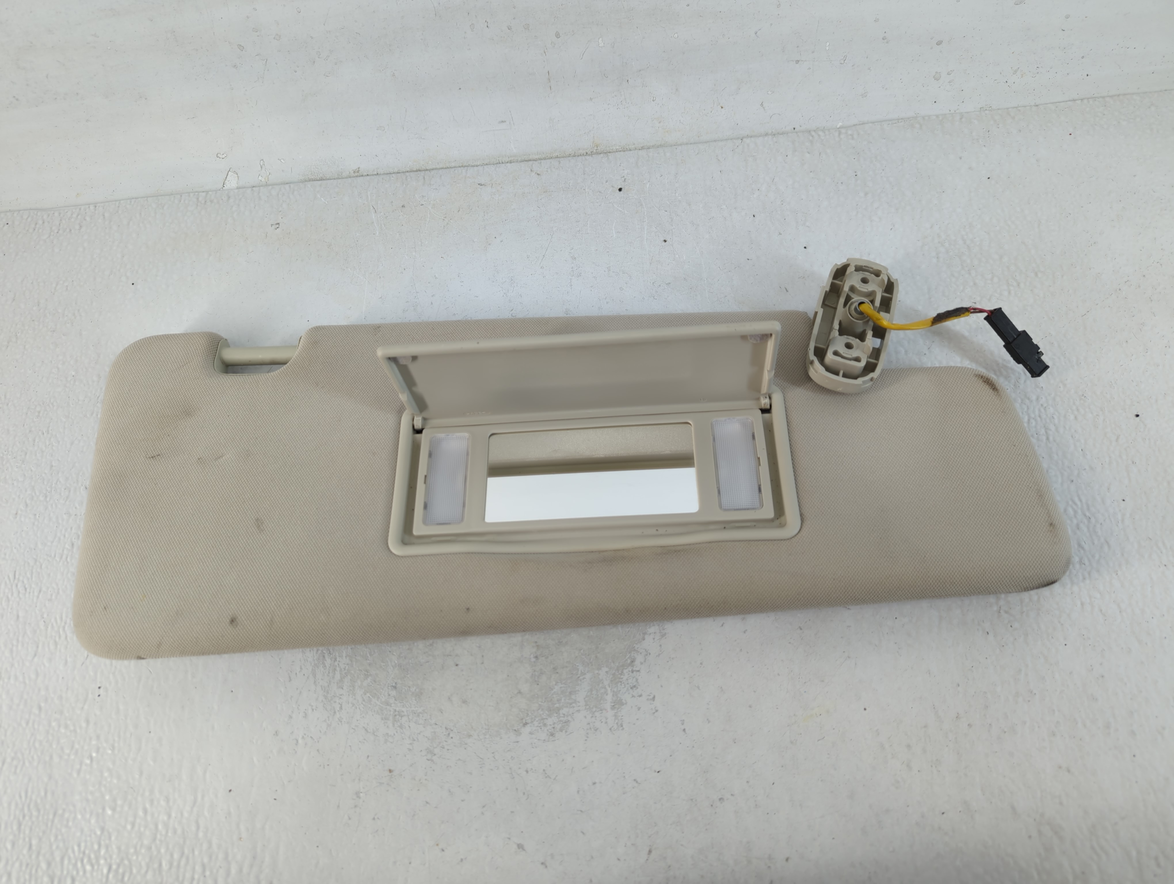 2012 Land Rover Range Rover Sport Passenger Sun Visor Mirror Right Sunvisor 768633 - Oemusedautoparts1.com
