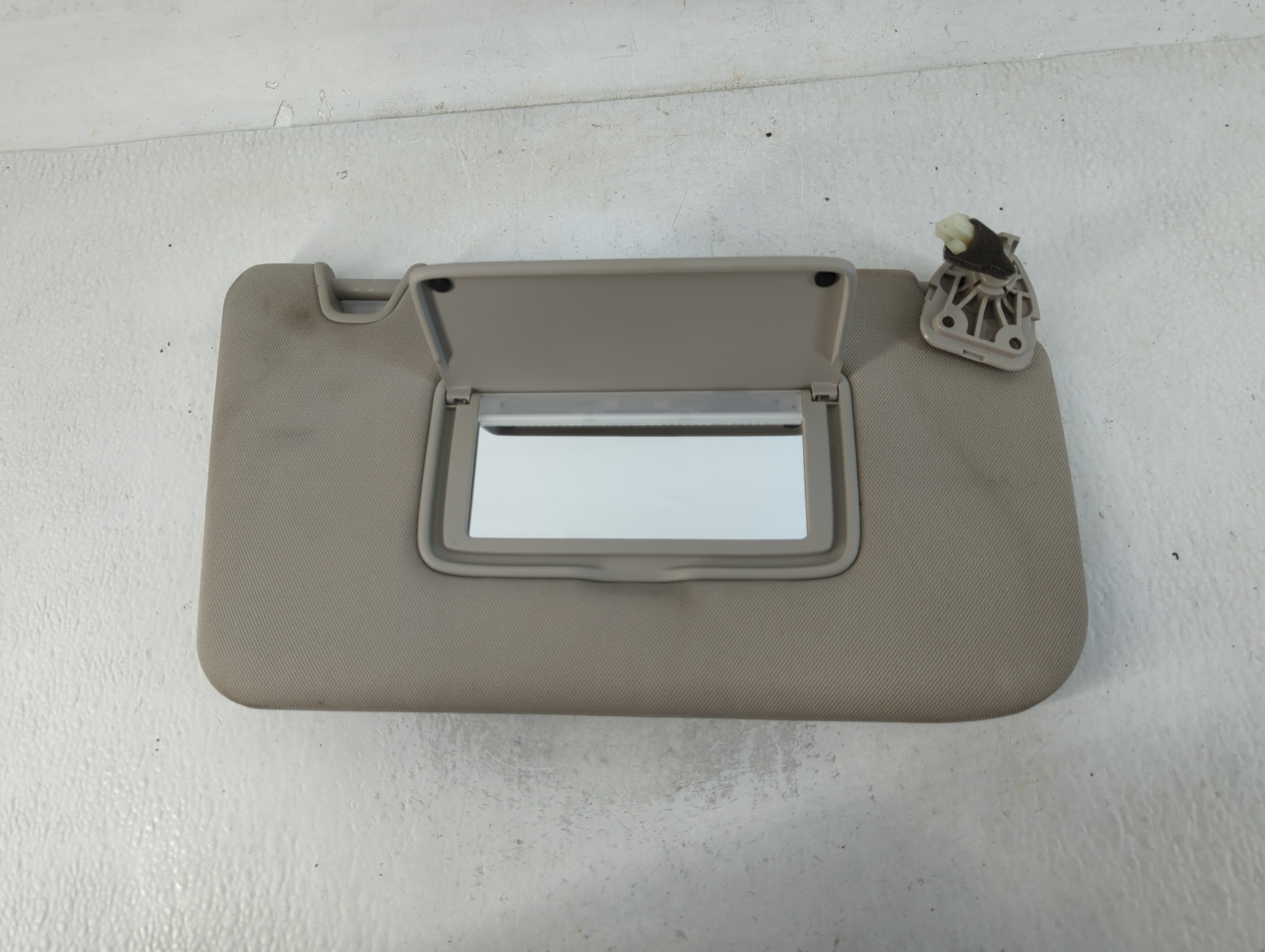 2014-2017 Nissan Rogue Passenger Sun Visor Mirror Right Sunvisor Grey 768636 - Oemusedautoparts1.com