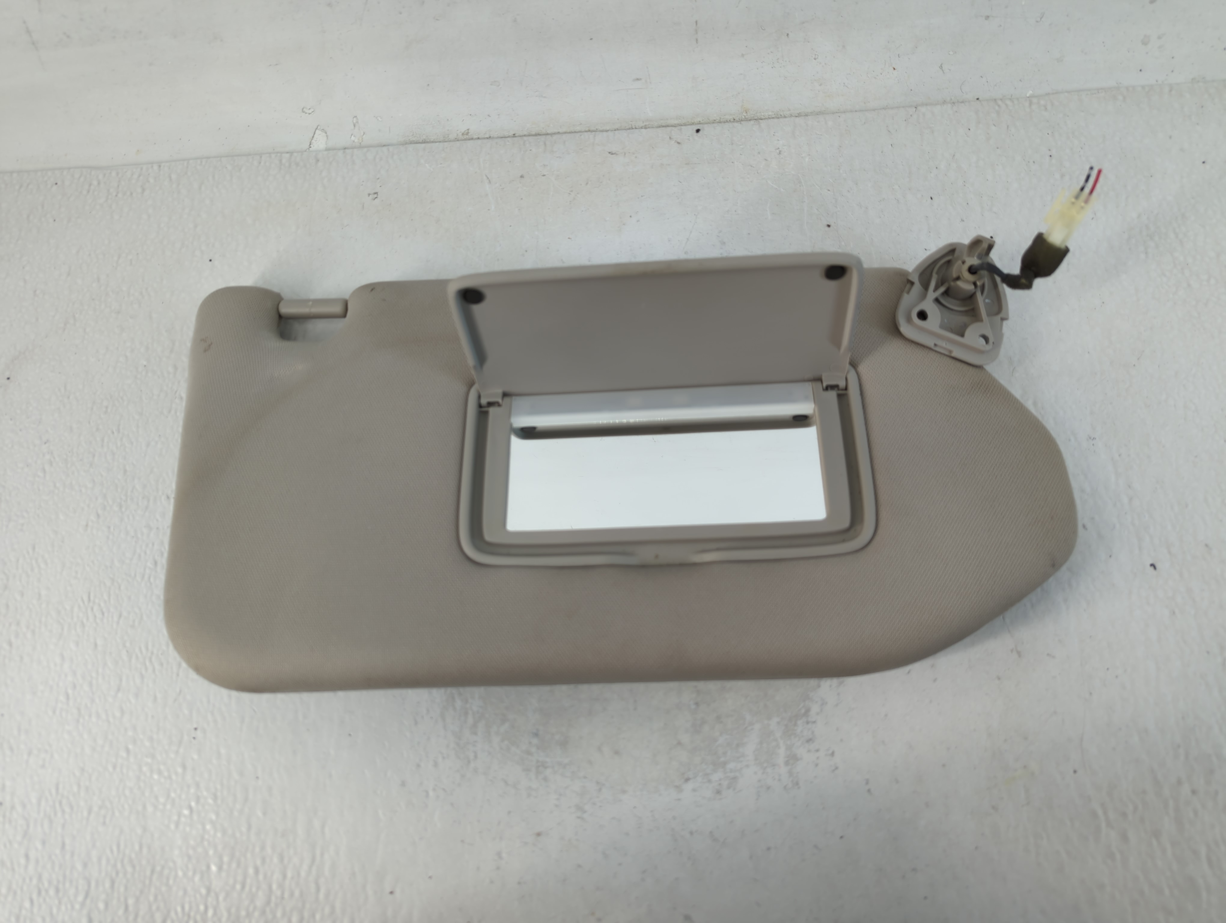 Picture of 2013-2018 Nissan Pathfinder Passenger Sun Visor Mirror Right Sunvisor 768638