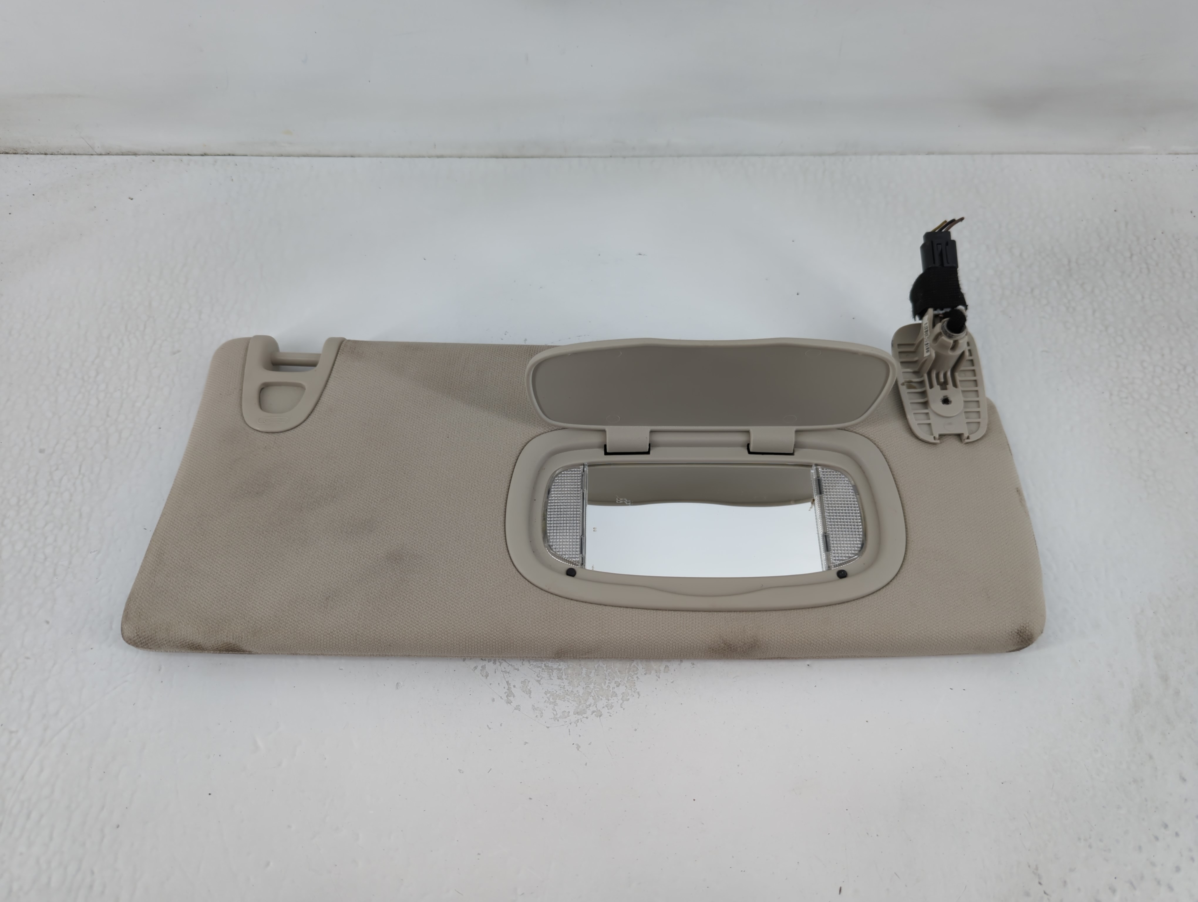 2014-2018 Jeep Cherokee Driver Sun Visor Mirror Left Sunvisor Grey 768645 - Oemusedautoparts1.com