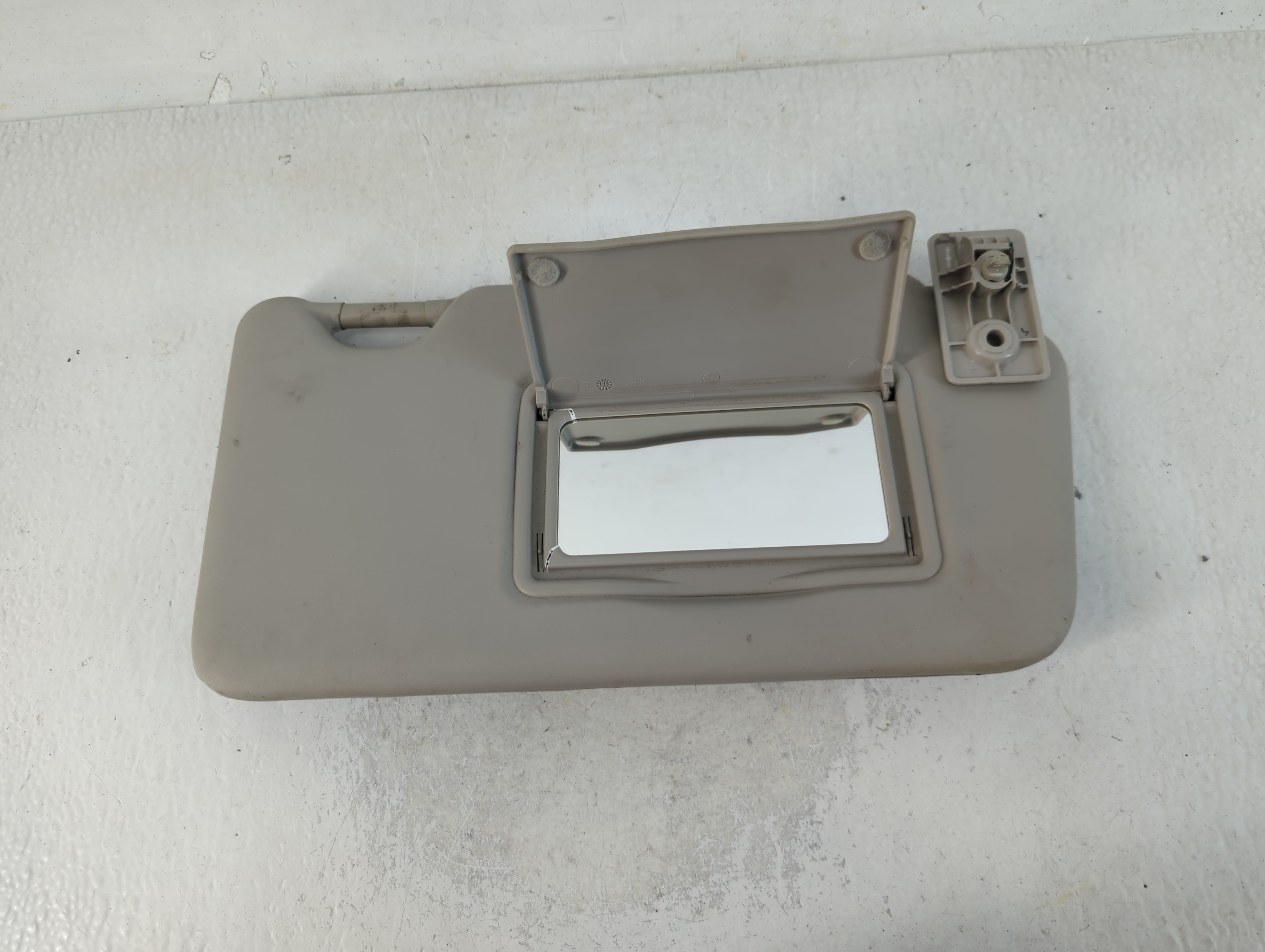 Picture of 2015-2015 Nissan Versa Passenger Sun Visor Mirror Right Sunvisor Grey 768657