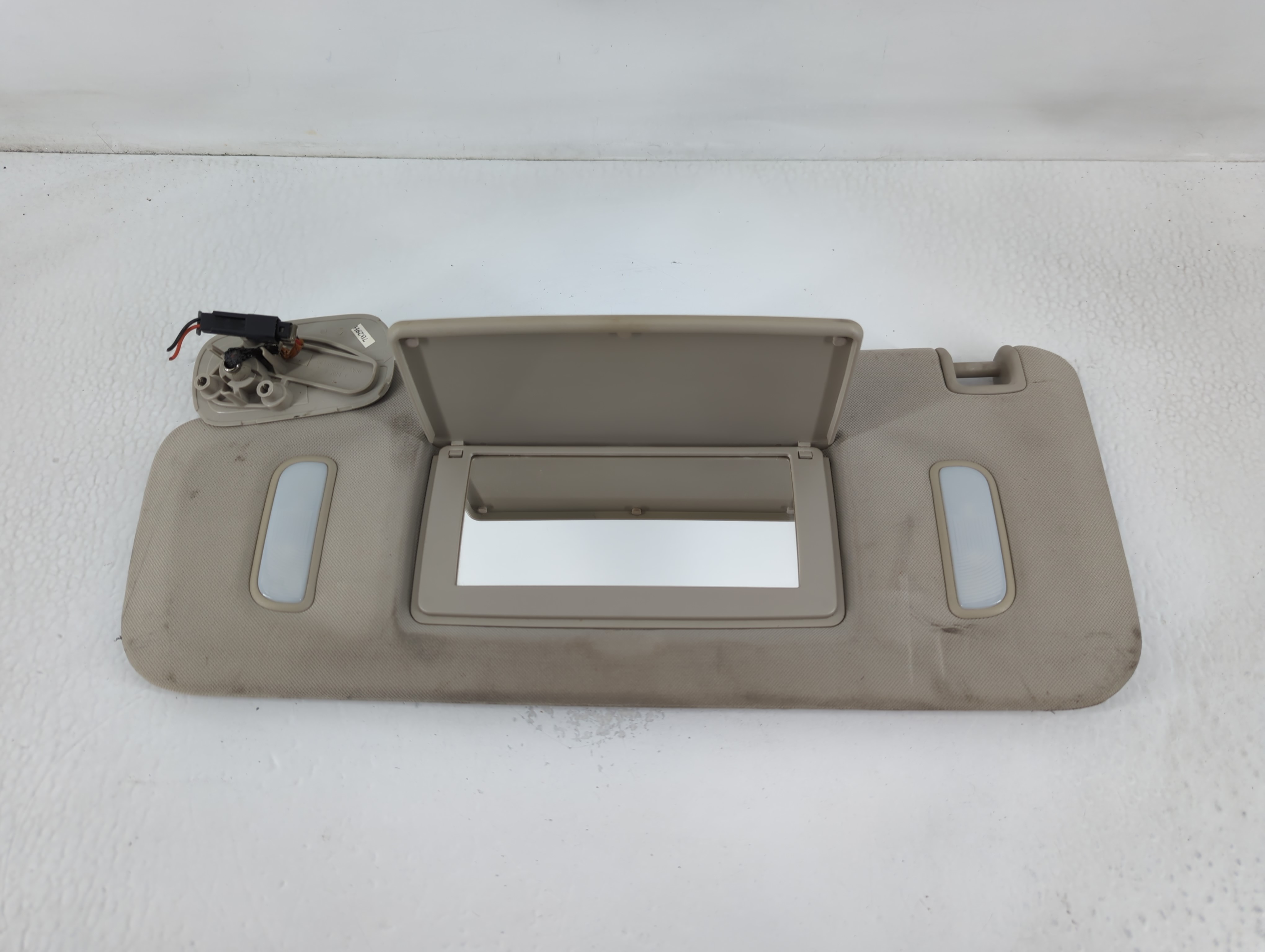 Picture of 2007-2014 Gmc Yukon Xl 1500 Driver Sun Visor Mirror Left Sunvisor Grey 768669