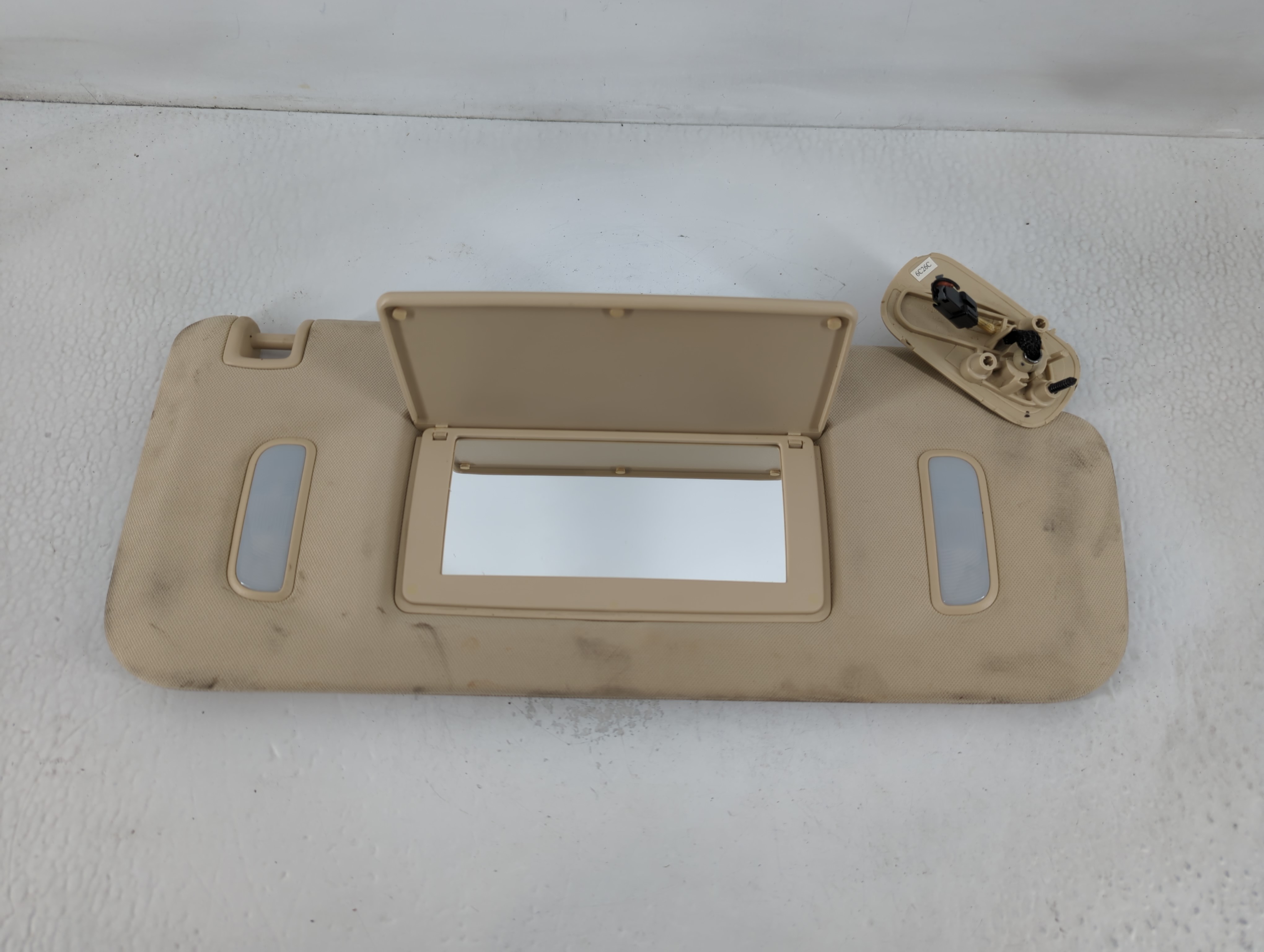 2007-2014 Cadillac Escalade Passenger Sun Visor Mirror Right Sunvisor Tan 768681 - Oemusedautoparts1.com
