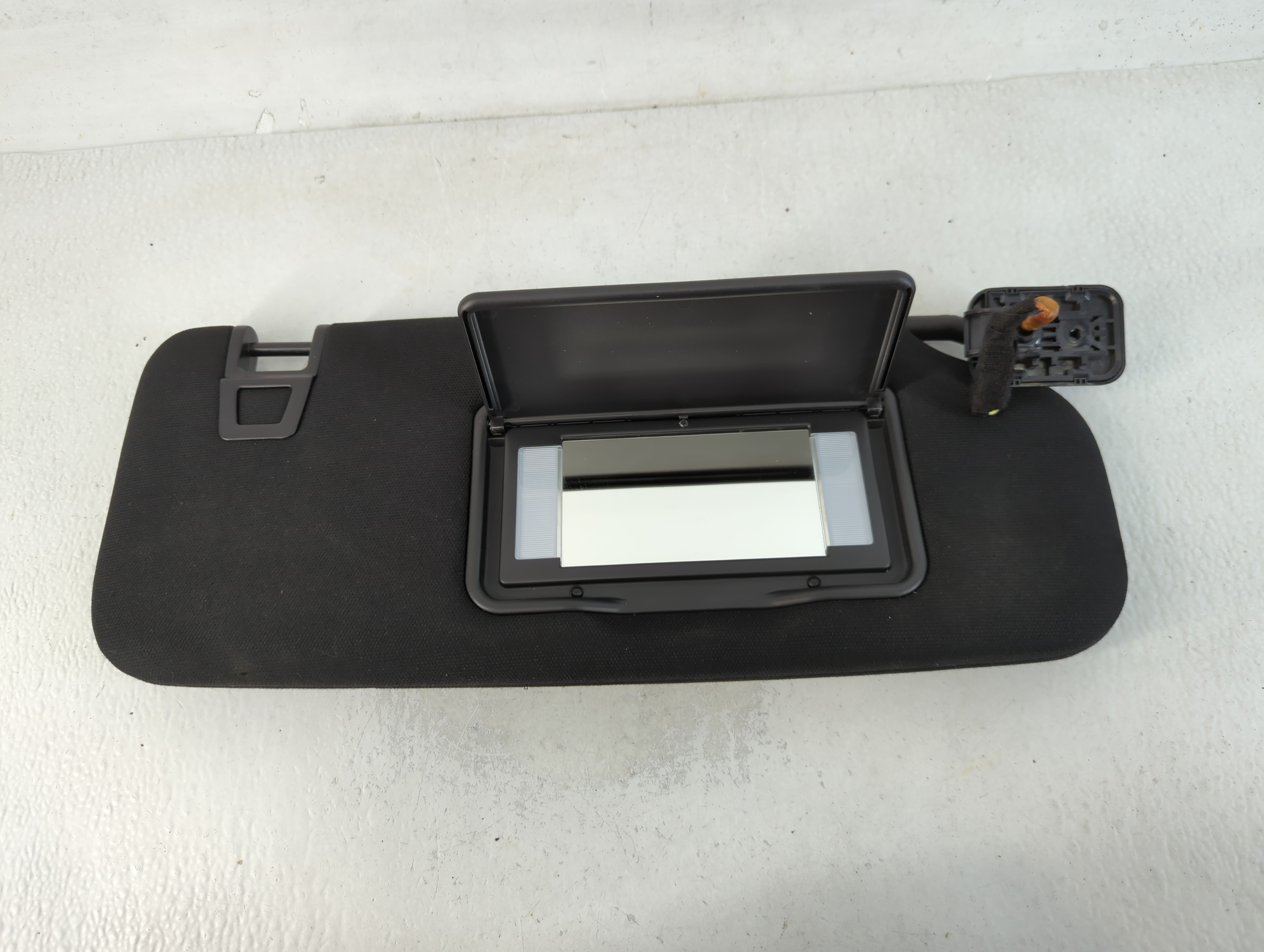 2020 Ford Explorer Passenger Sun Visor Mirror Right Sunvisor Black 768708 - Oemusedautoparts1.com