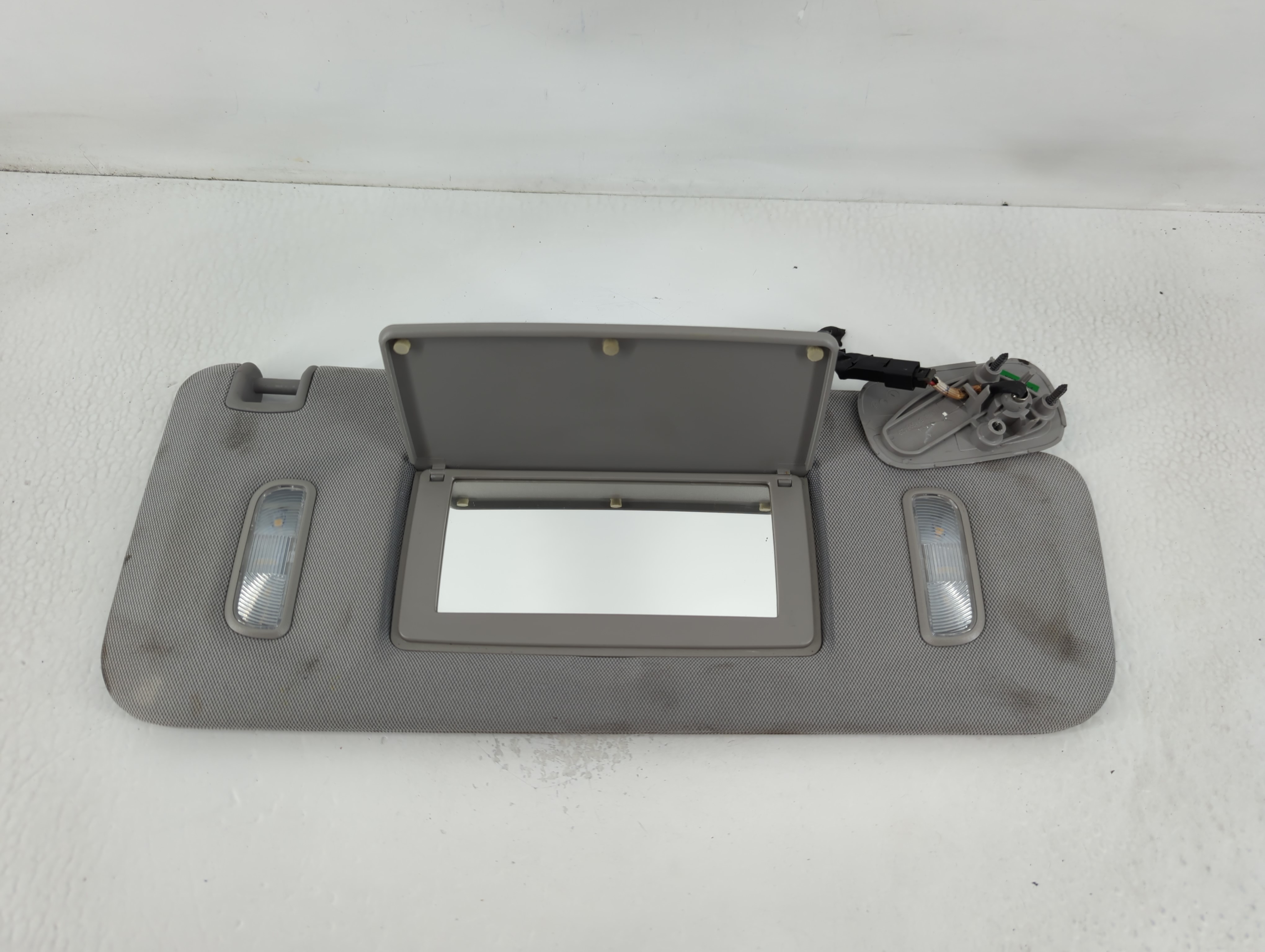 Picture of 2014-2019 Chevrolet Silverado 1500 Driver Sun Visor Mirror Left Sunvisor 768748