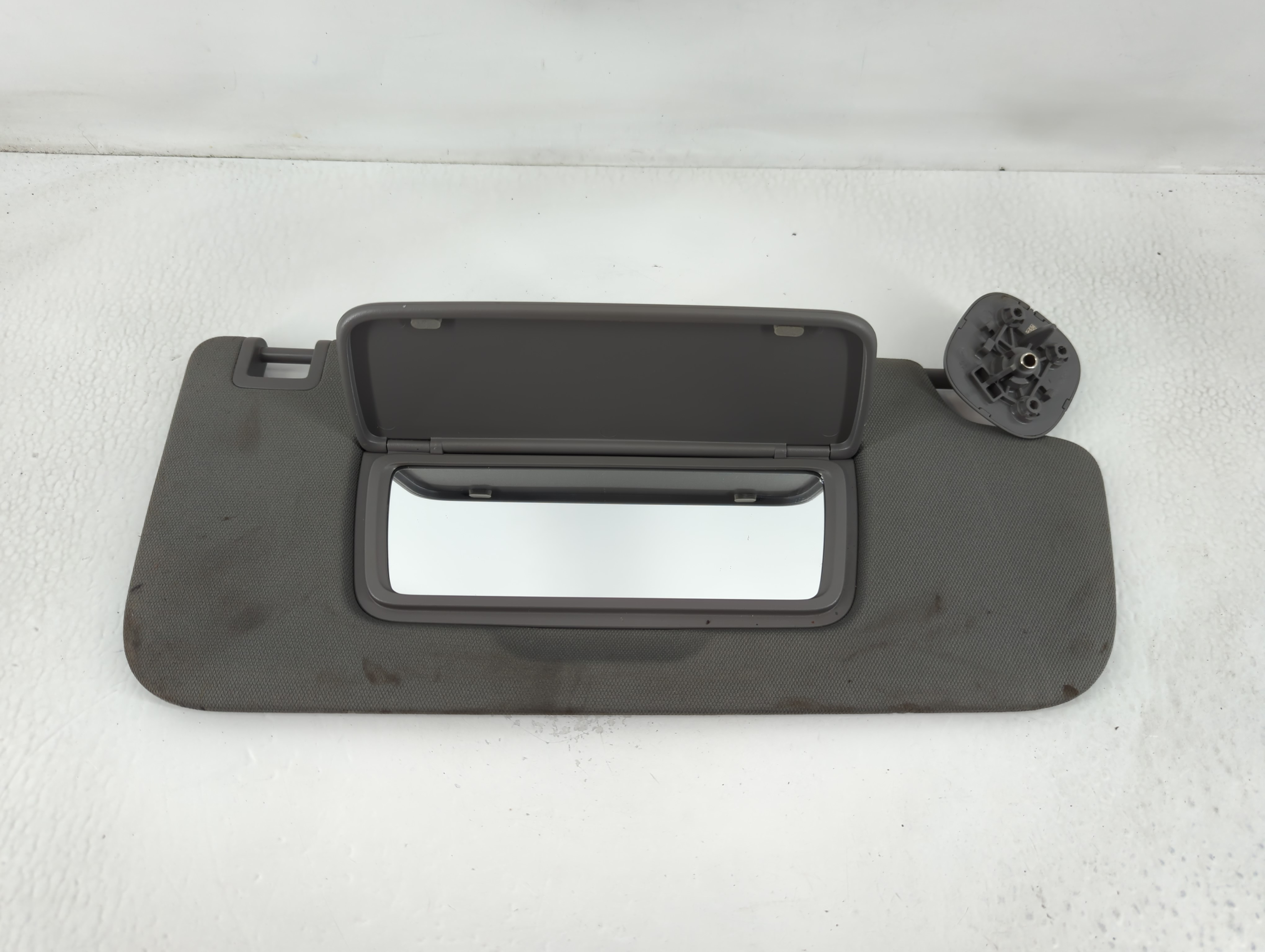 2019 Chevrolet Silverado 1500 Passenger Sun Visor Mirror Right Sunvisor 768750 - Oemusedautoparts1.com