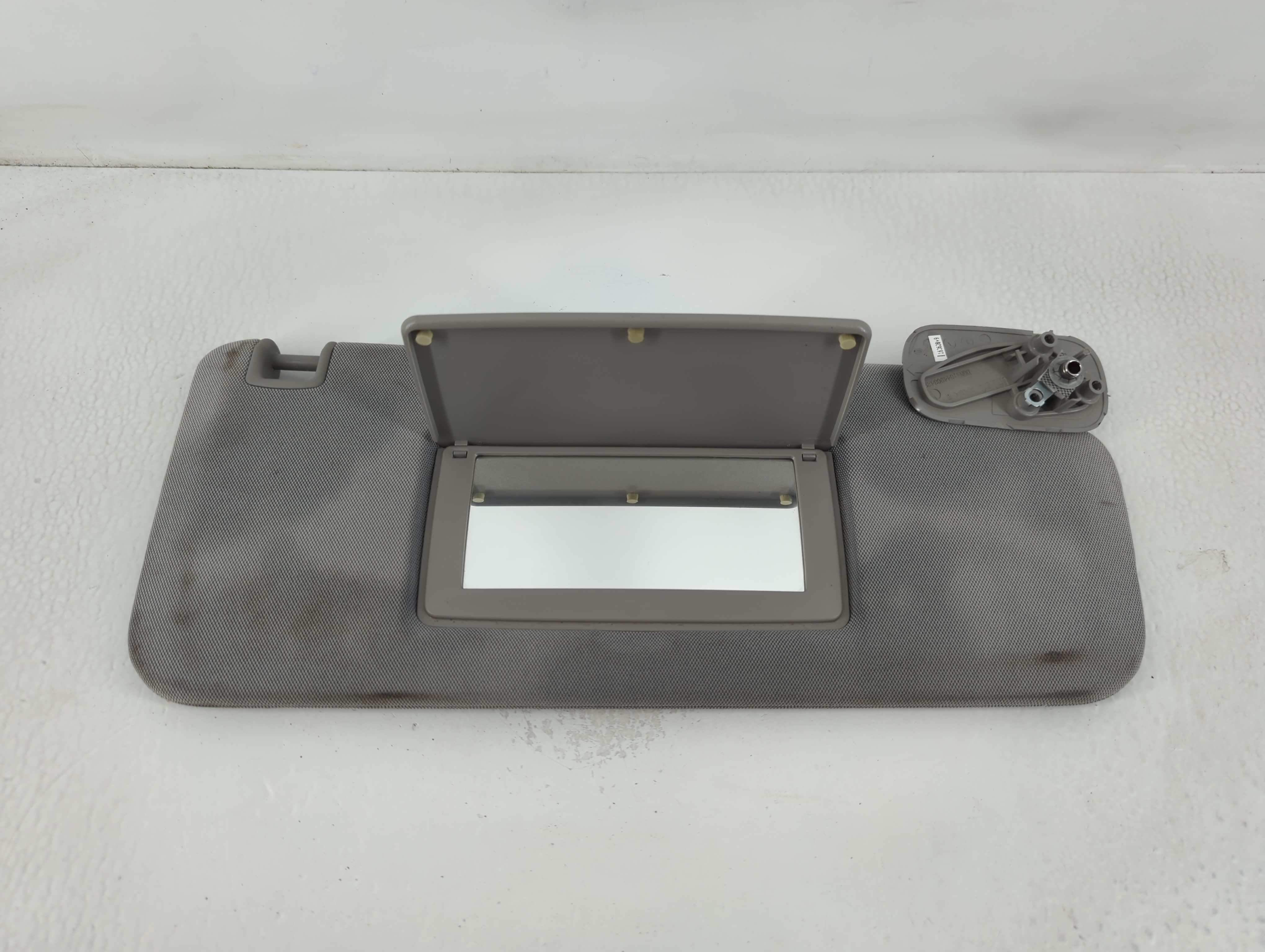 2014 Chevrolet Silverado 1500 Passenger Sun Visor Mirror Right Sunvisor 768804 - Oemusedautoparts1.com