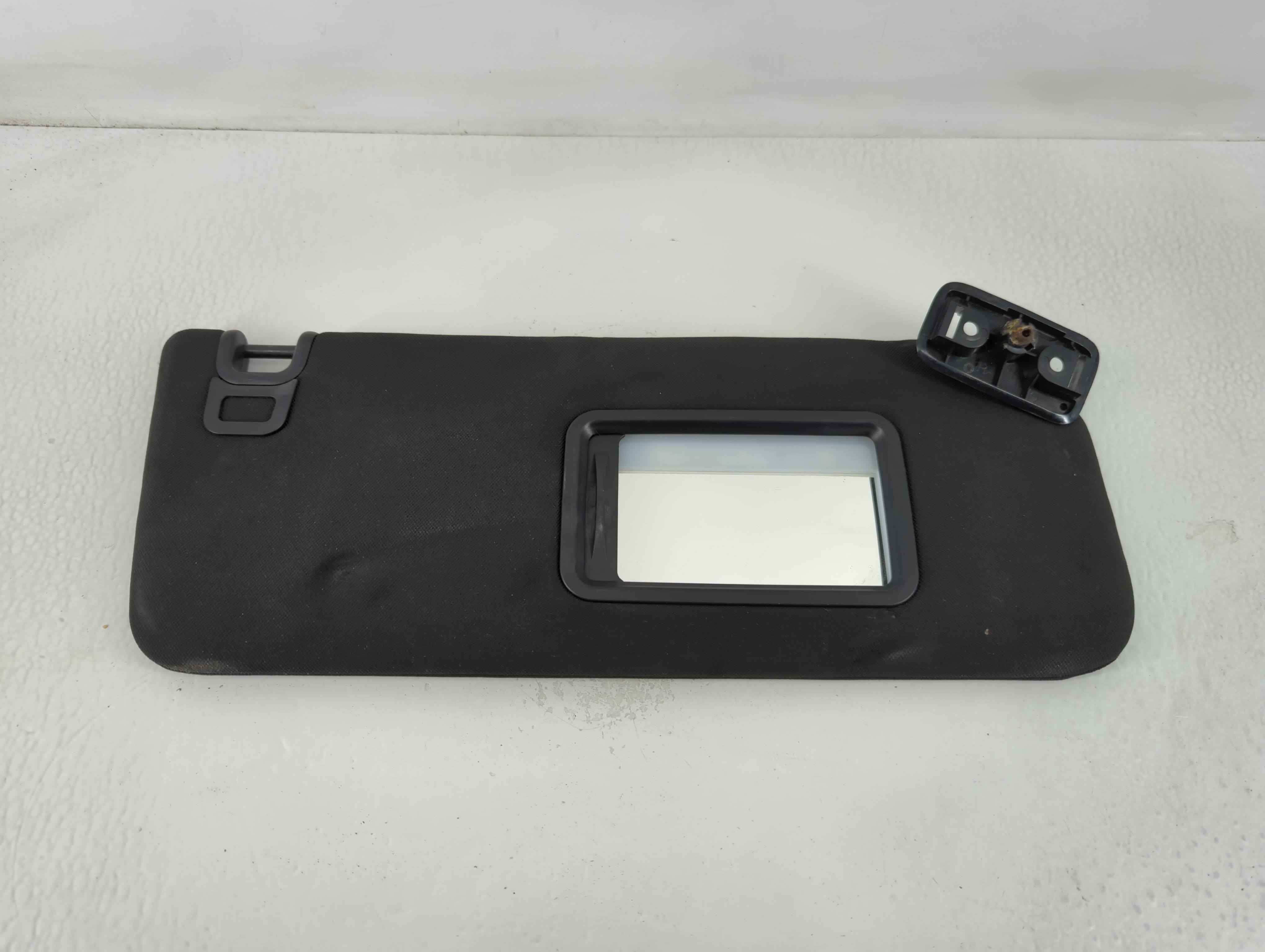2019 Land Rover Discovery Passenger Sun Visor Mirror Right Sunvisor Black 768826 - Oemusedautoparts1.com