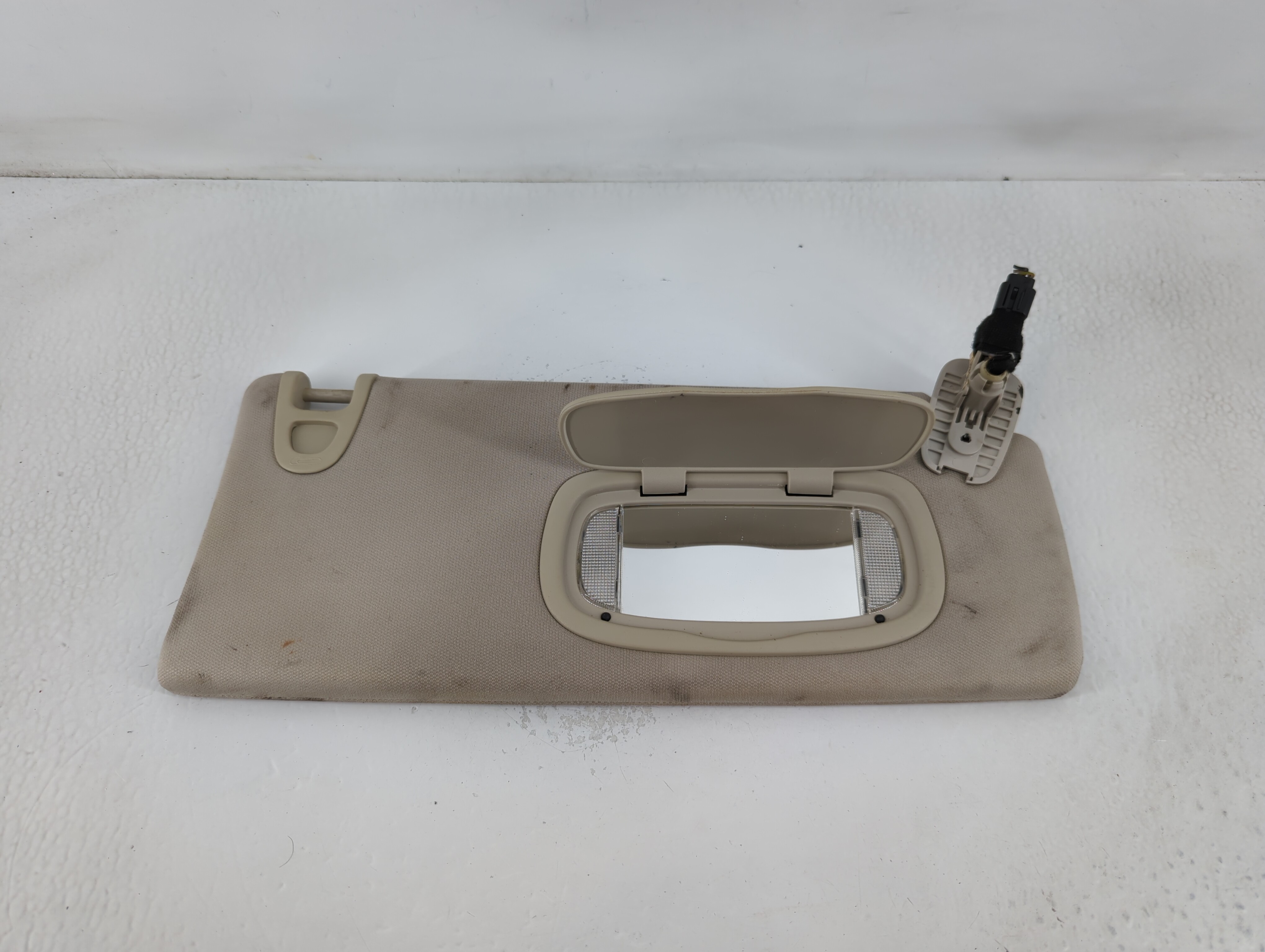 2014-2018 Jeep Cherokee Passenger Sun Visor Mirror Right Sunvisor Beige 768877 - Oemusedautoparts1.com