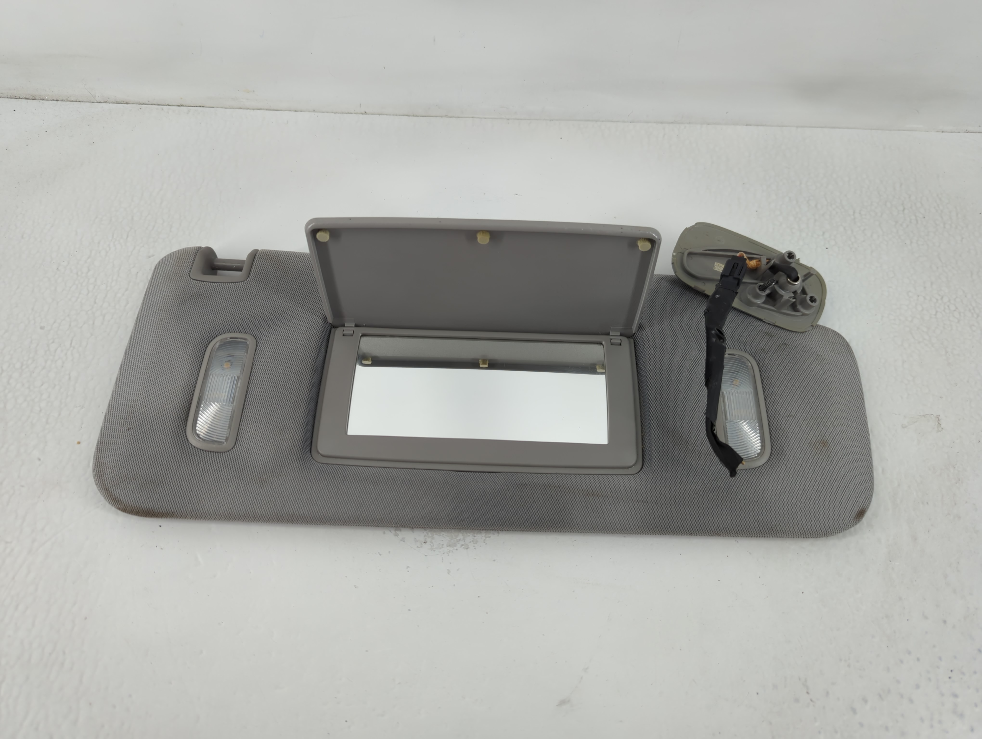 2014 Chevrolet Silverado 1500 Passenger Sun Visor Mirror Right Sunvisor 768902 - Oemusedautoparts1.com