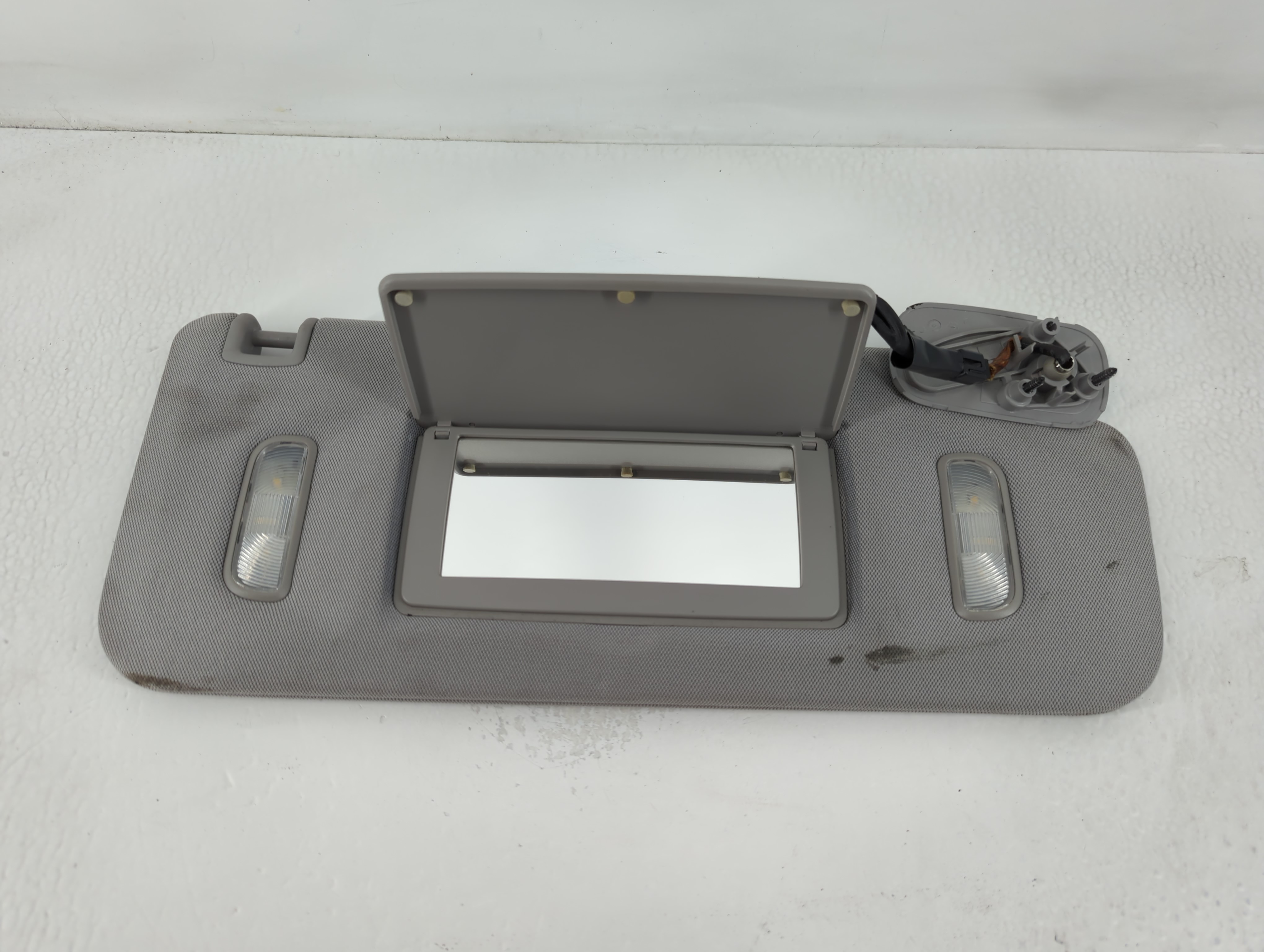 2014 Chevrolet Silverado 1500 Passenger Sun Visor Mirror Right Sunvisor 768914 - Oemusedautoparts1.com