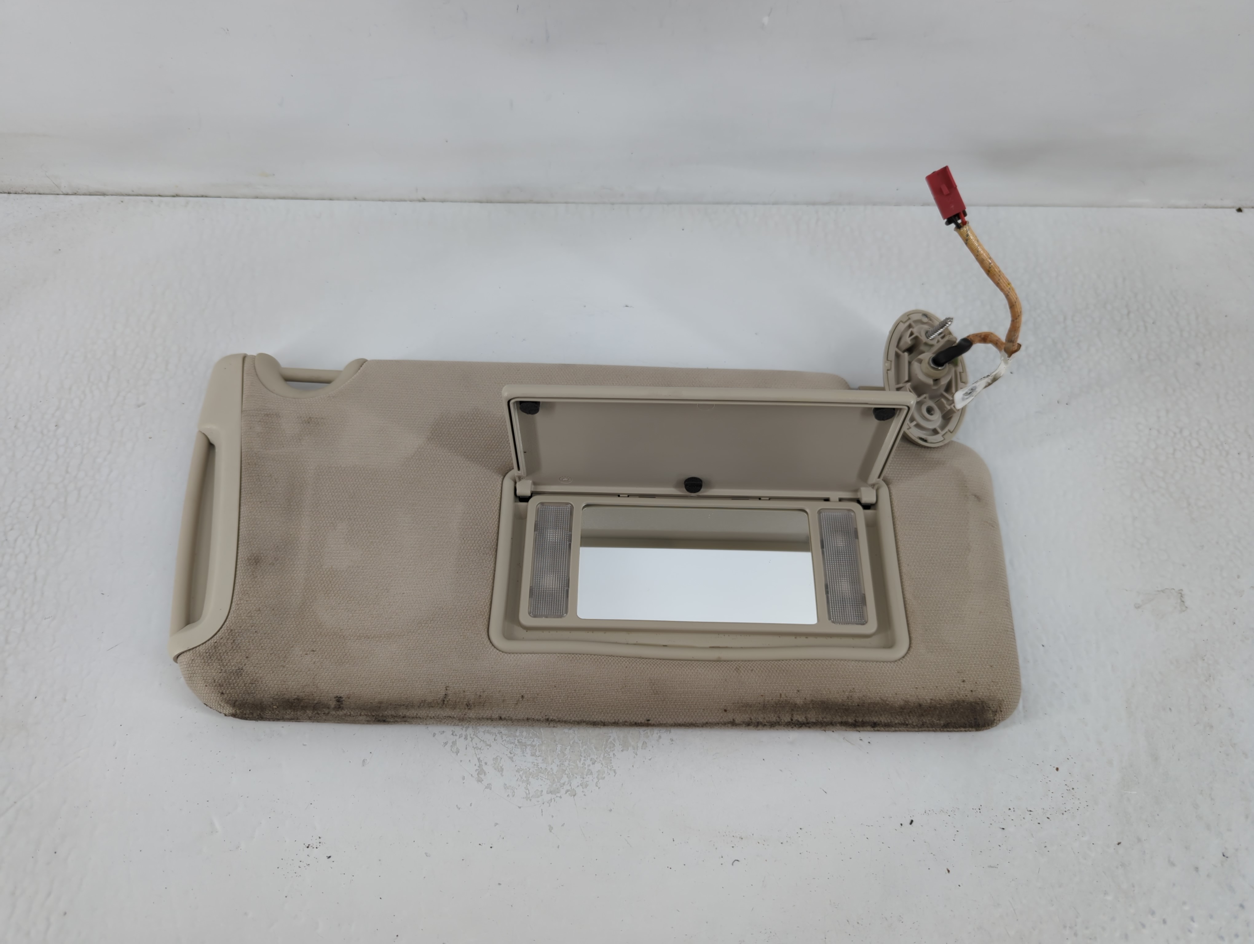 2015-2022 Chrysler 300 Passenger Sun Visor Mirror Right Sunvisor Beige 768941 - Oemusedautoparts1.com