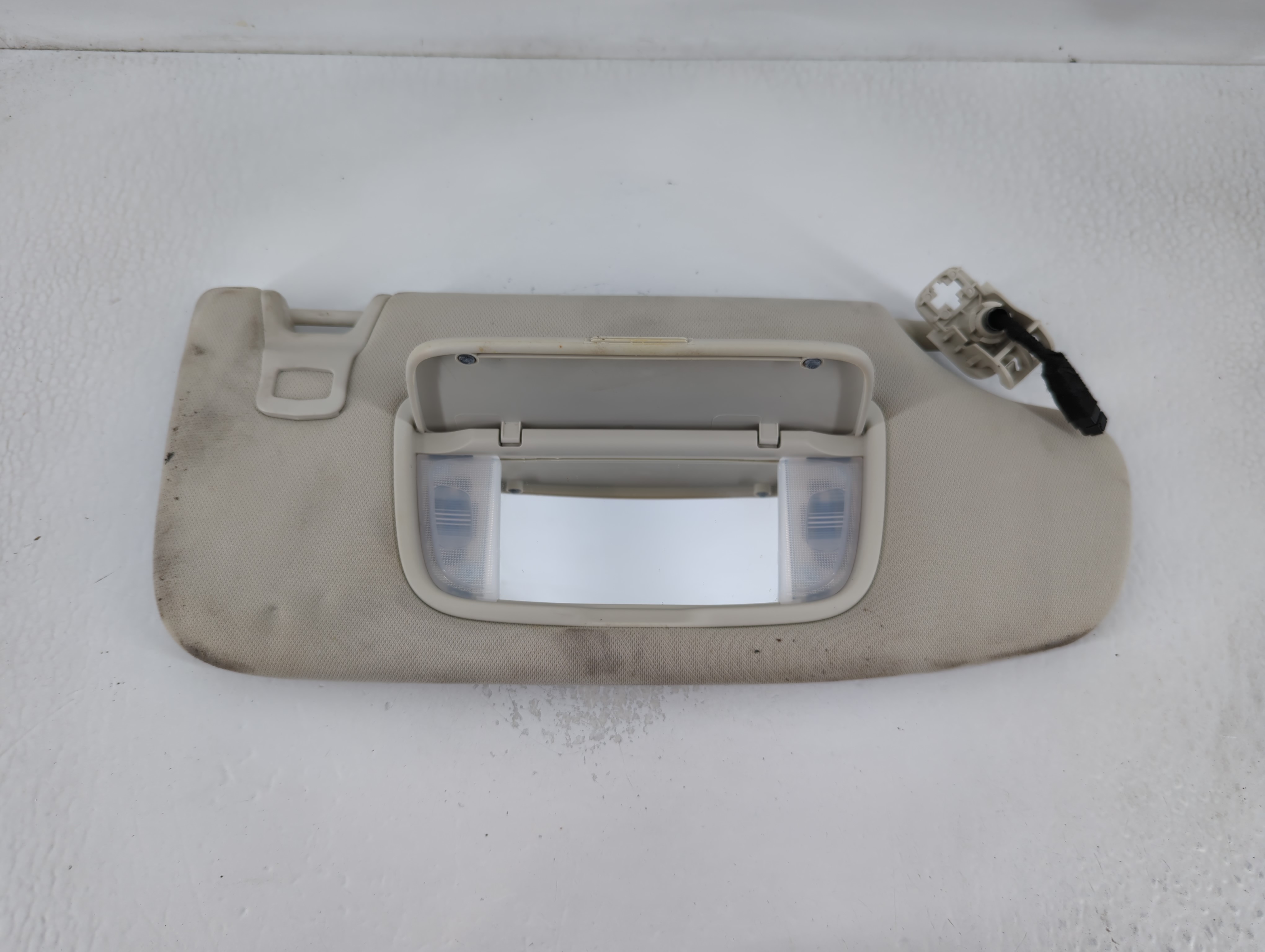 2017-2020 Ford Fusion Passenger Sun Visor Mirror Right Sunvisor 768971 - Oemusedautoparts1.com