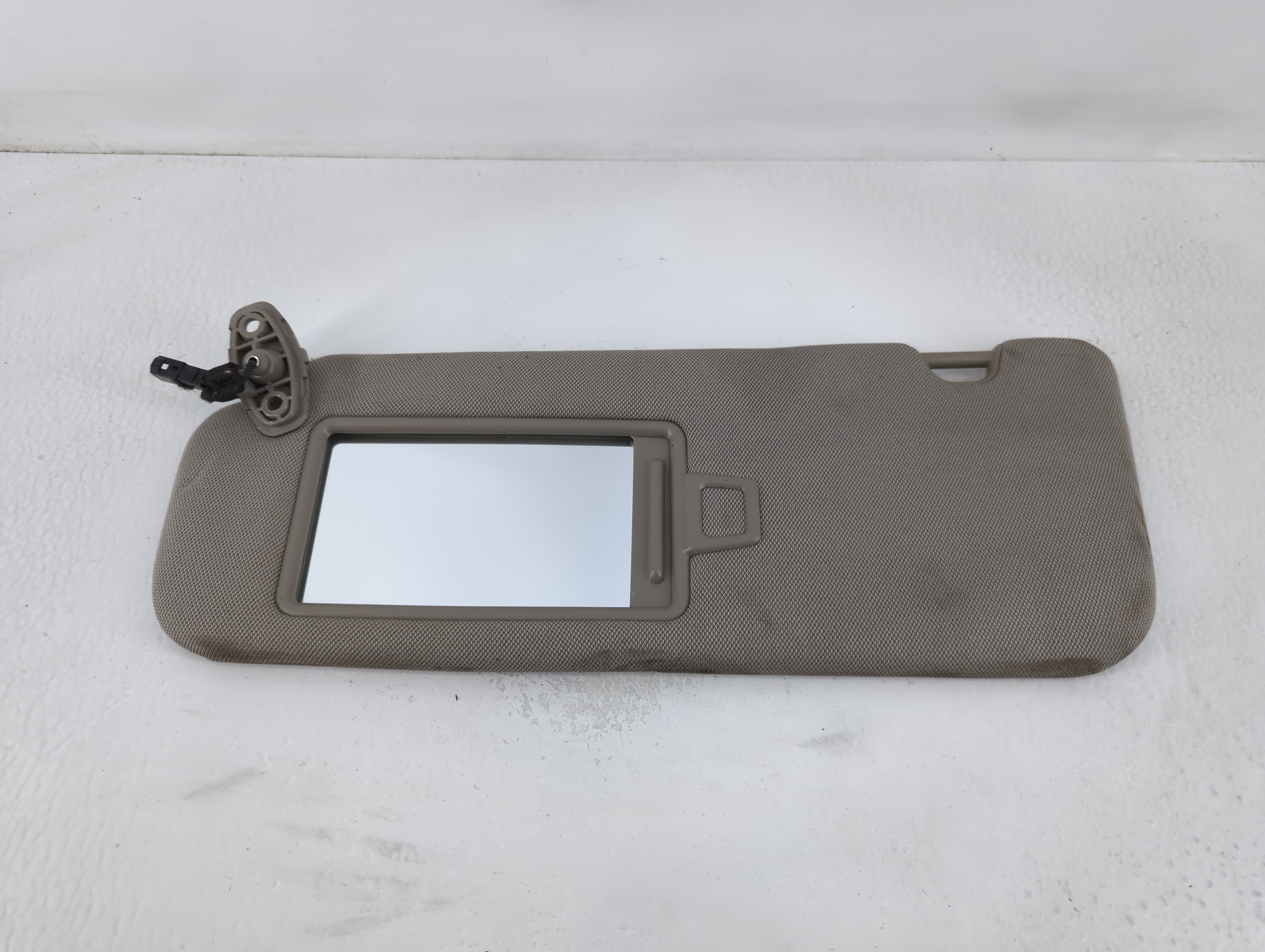 2015-2020 Kia Sedona Driver Sun Visor Mirror Left Sunvisor Grey 768975 - Oemusedautoparts1.com