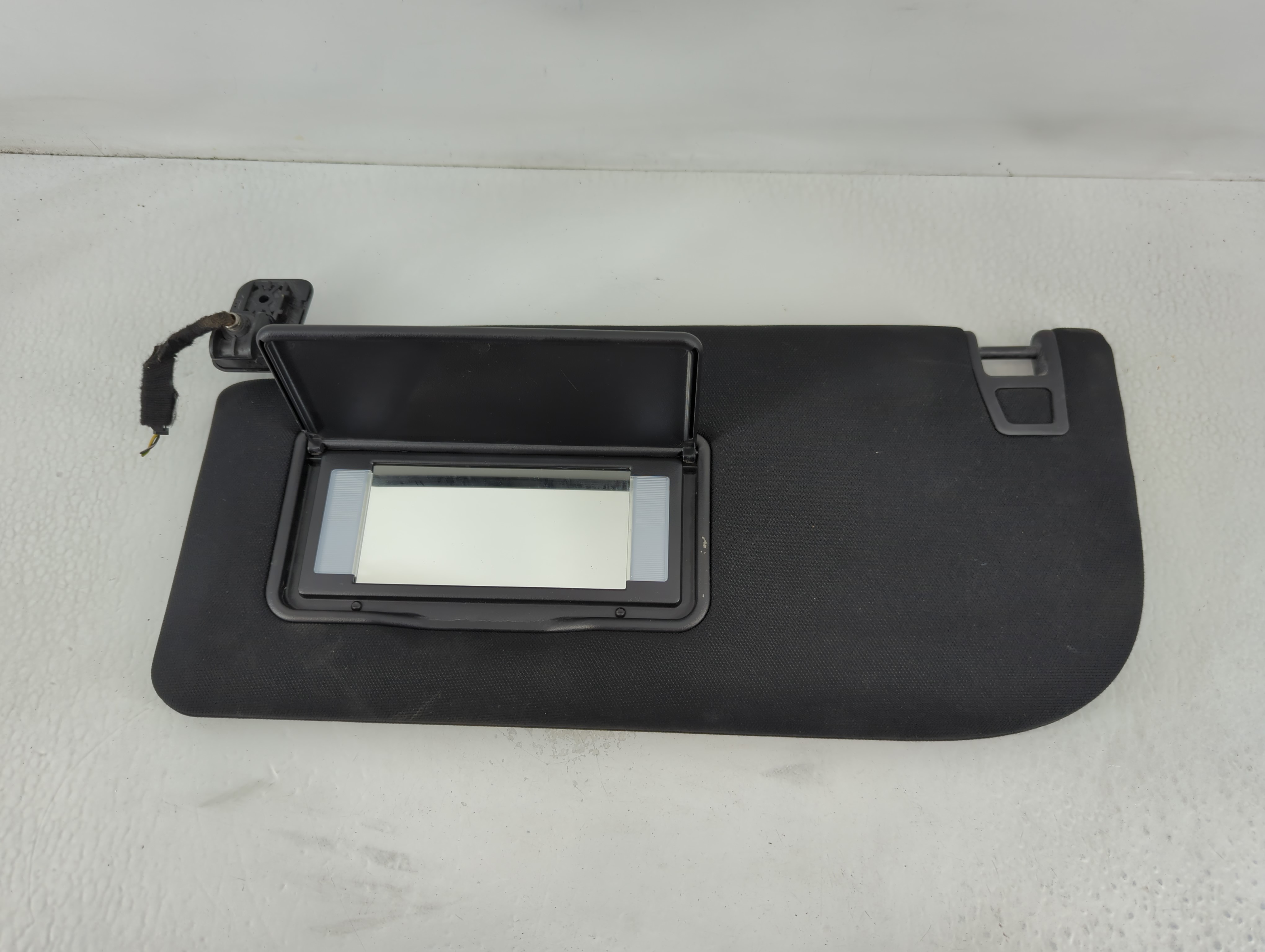 2020 Lincoln Navigator Driver Sun Visor Mirror Left Sunvisor Black 768993 - Oemusedautoparts1.com