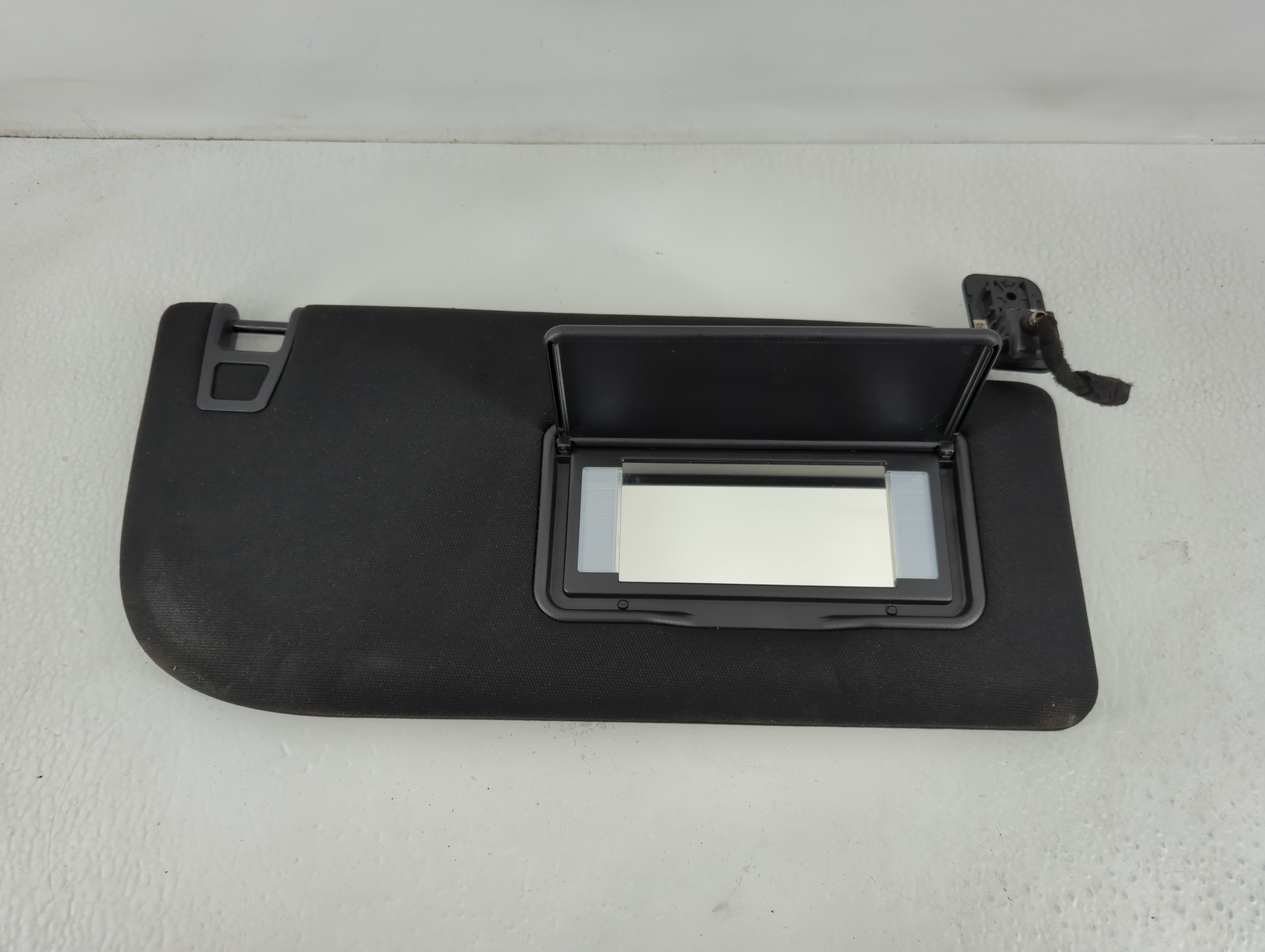 2015-2017 Ford F-150 Passenger Sun Visor Mirror Right Sunvisor Black 769017 - Oemusedautoparts1.com