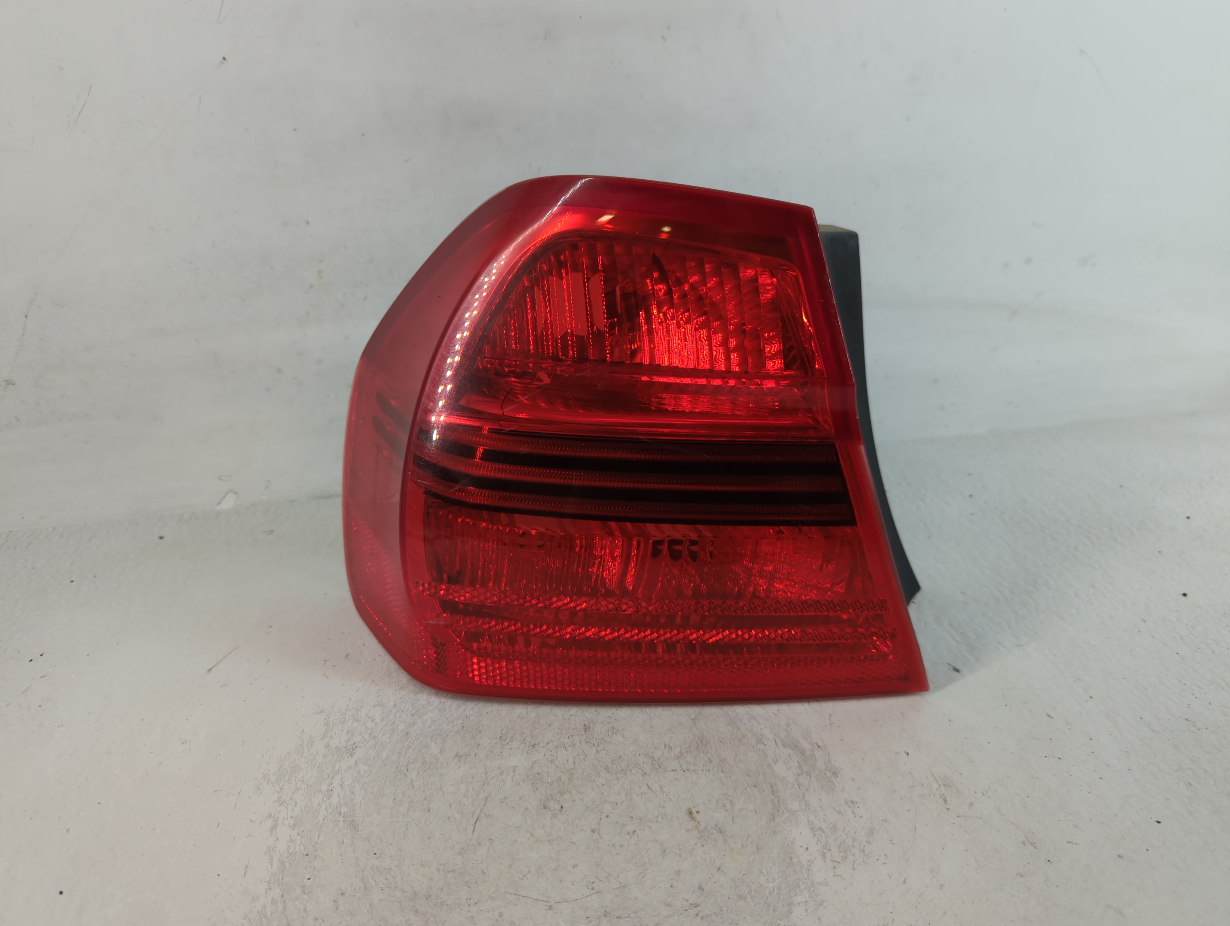 Bmw 325i Driver Left Side Tail Light Taillight Oem 769101 - Oemusedautoparts1.com