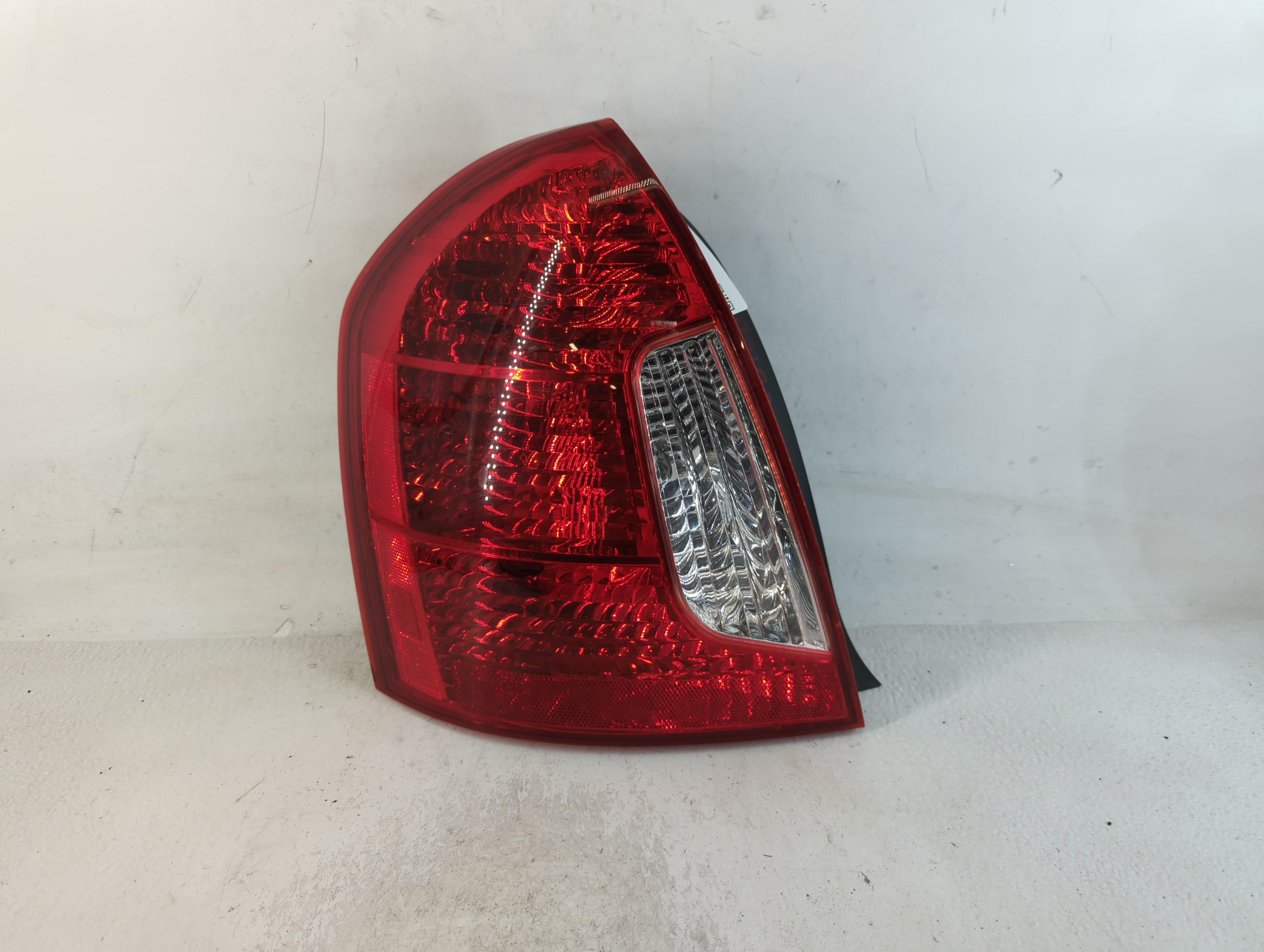 Picture of 2006-2007 Hyundai Accent Driver Left Side Tail Light Taillight Oem 769336