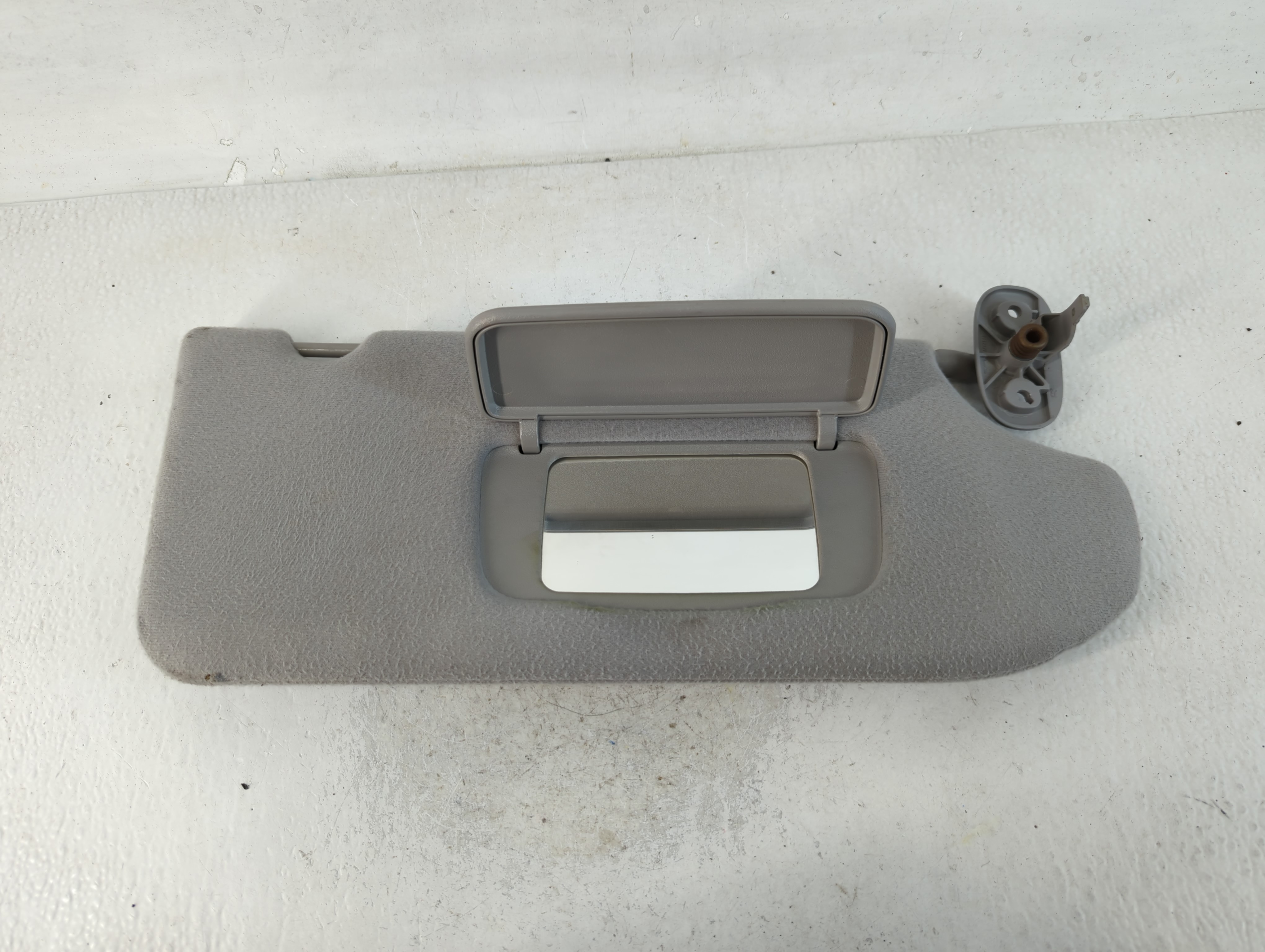 2010-2012 Mitsubishi Galant Passenger Sun Visor Mirror Right Sunvisor 769446 - Oemusedautoparts1.com
