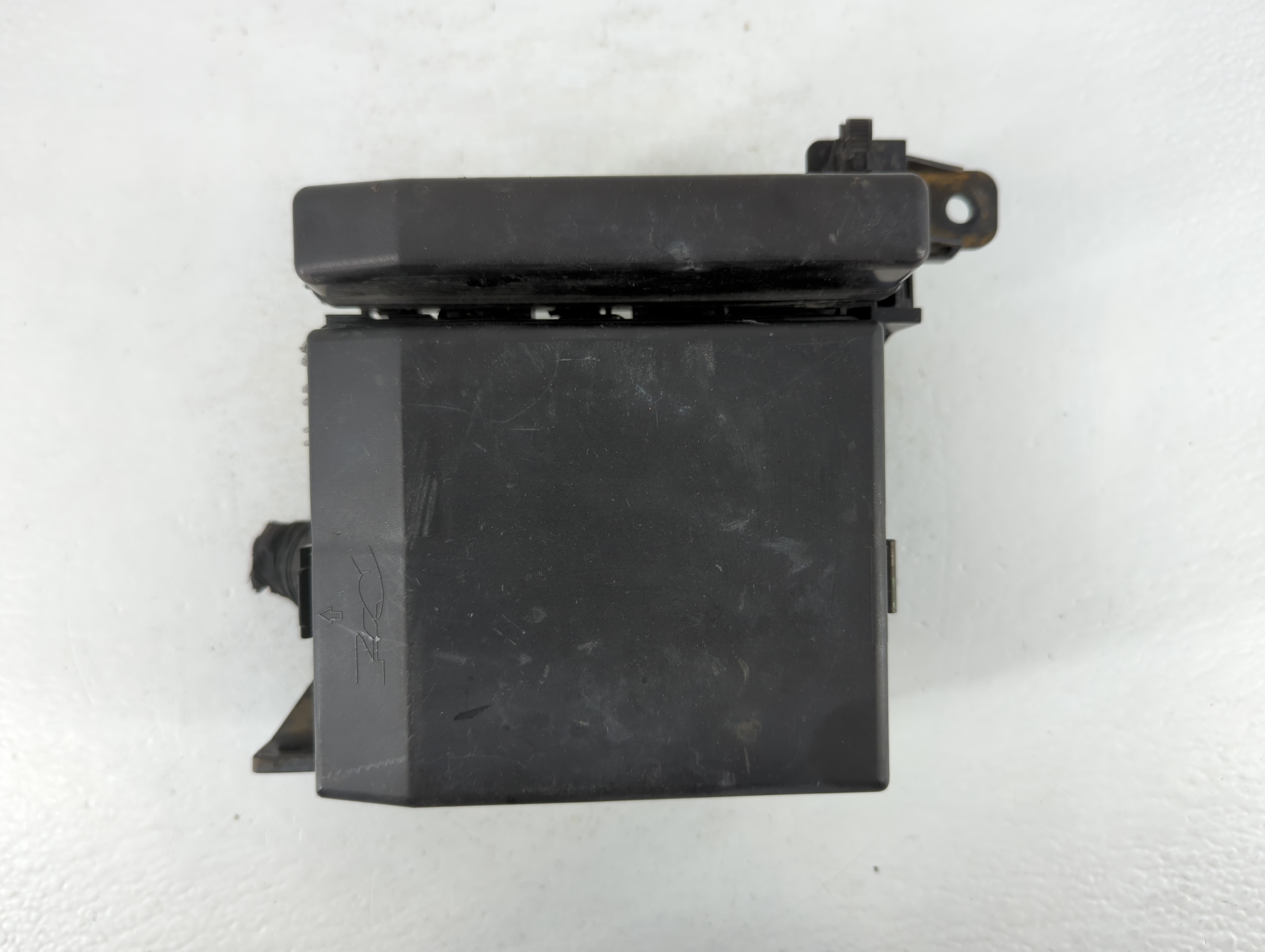 2005-2005 Mitsubishi Galant Fusebox Fuse Box Relay Module 40220-0073 769679 - Oemusedautoparts1.com