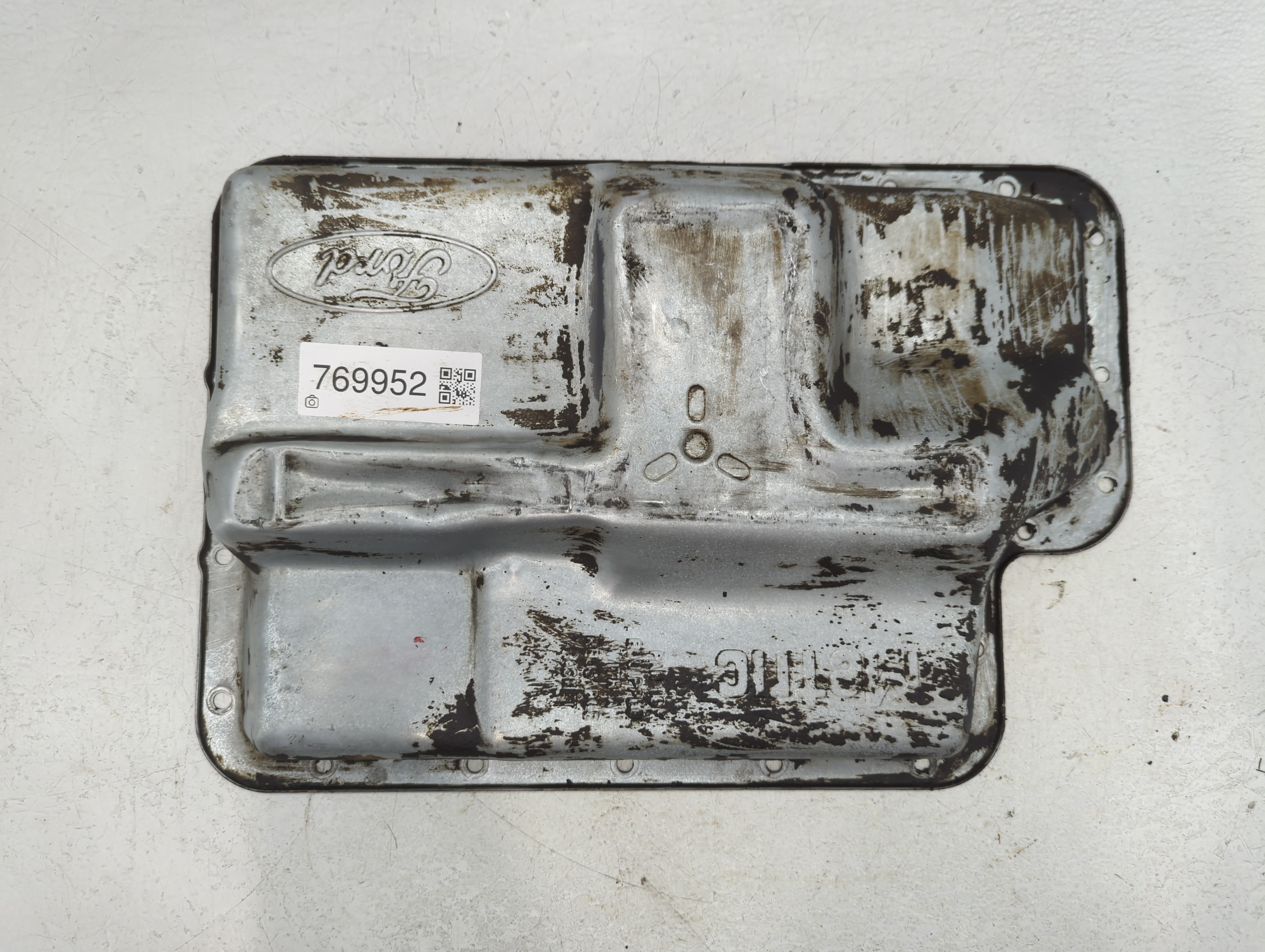 2002-2002 Ford Expedition Engine Oil Pan 769952 - Oemusedautoparts1.com
