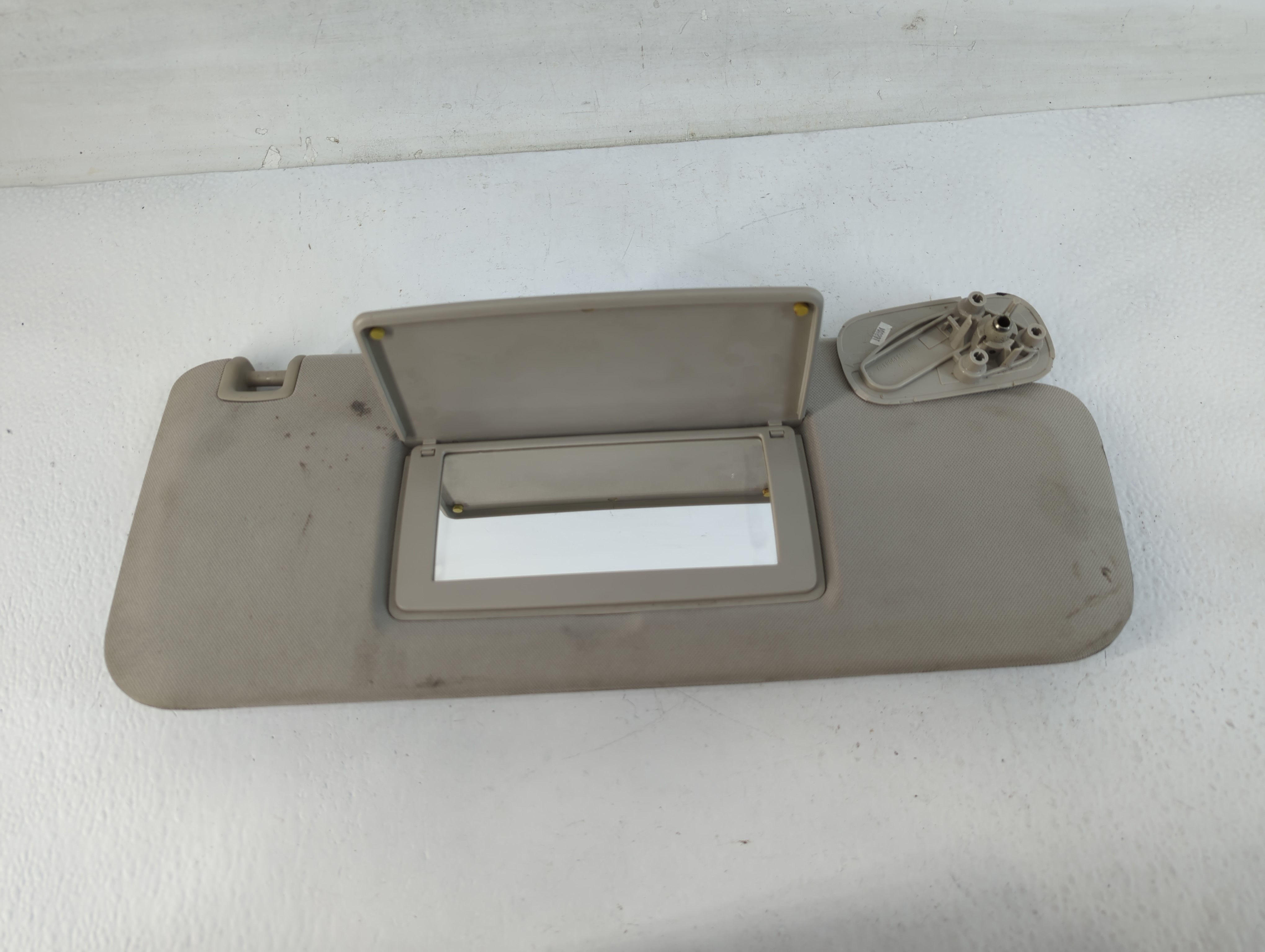 Picture of 2007 Chevrolet Silverado 2500 Passenger Sun Visor Mirror Right Sunvisor 771381
