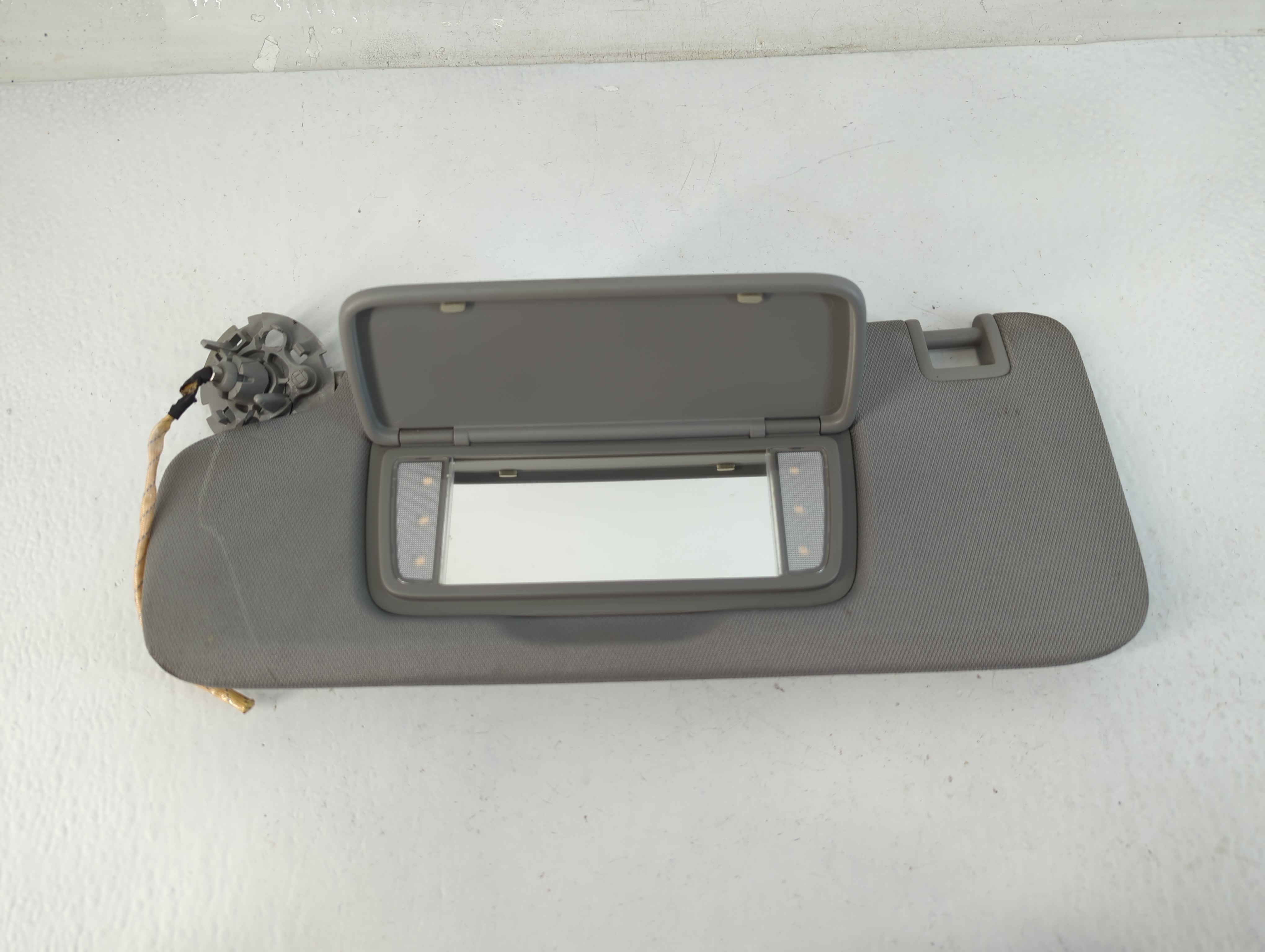 2020-2022 Chevrolet Equinox Driver Sun Visor Mirror Left Sunvisor Grey 771394 - Oemusedautoparts1.com